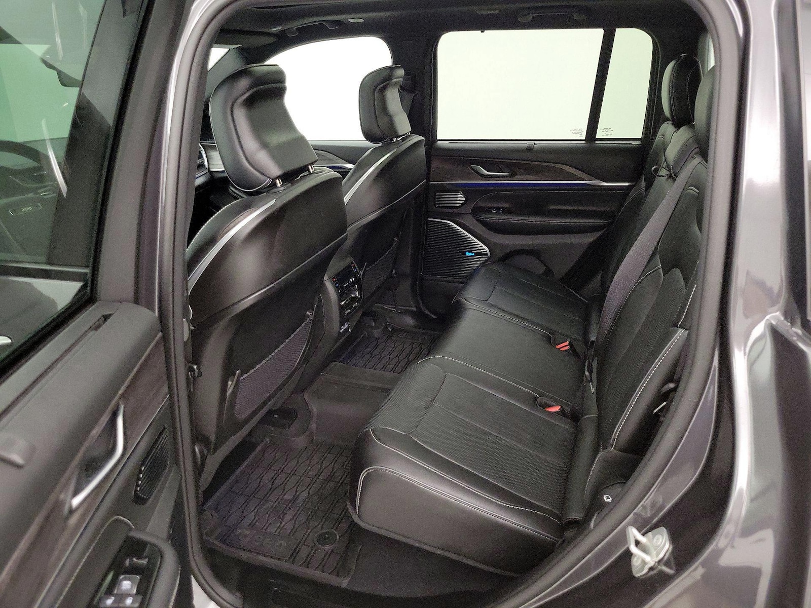 2023 Jeep Grand Cherokee Overland - Photo 22