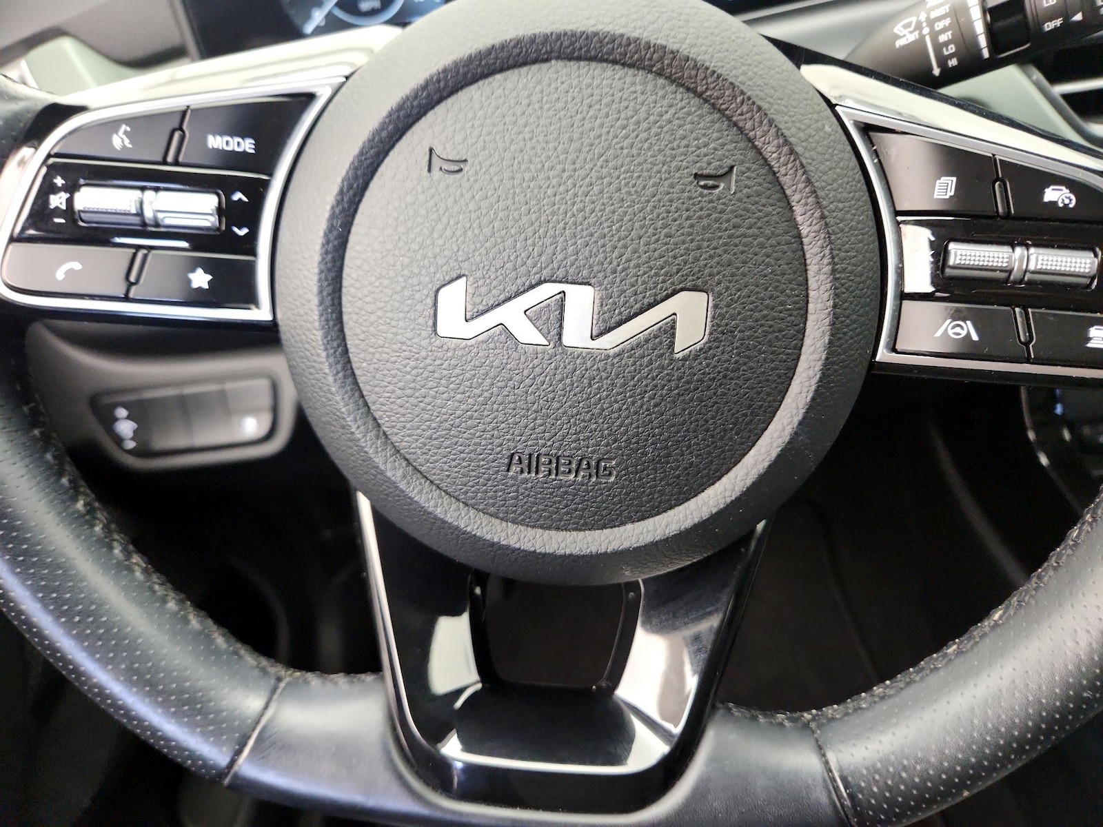 2024 Kia Seltos SX - Photo 11