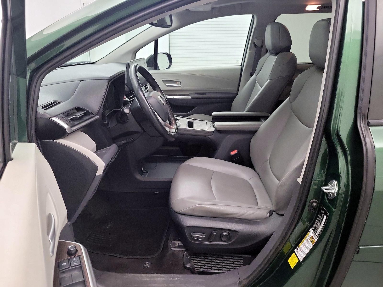 2022 Toyota Sienna XLE - Photo 12