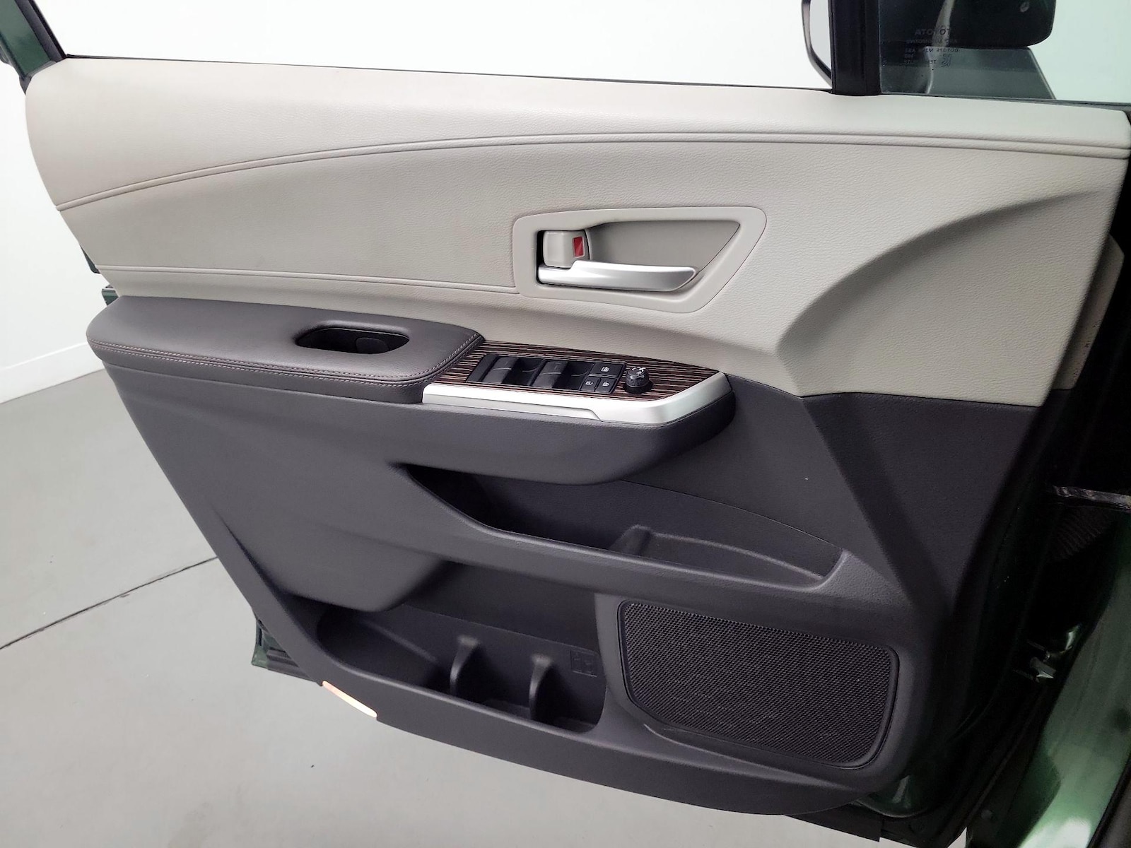 2022 Toyota Sienna XLE - Photo 13