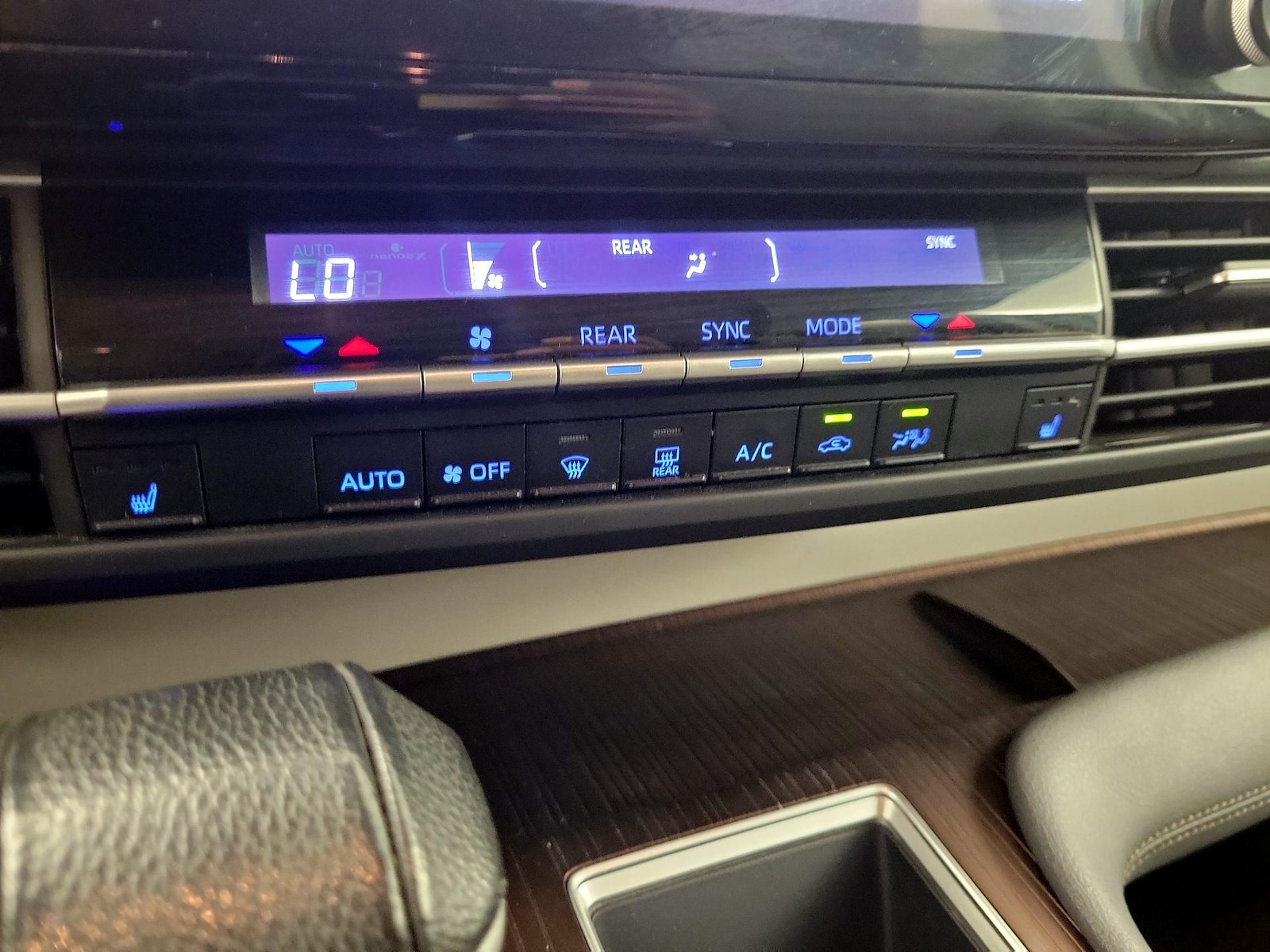 2022 Toyota Sienna XLE - Photo 17