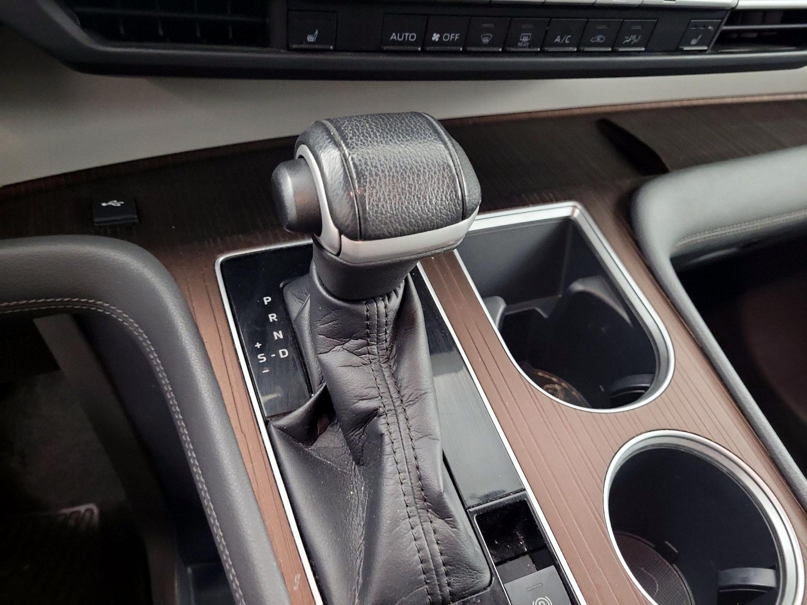 2022 Toyota Sienna XLE - Photo 18