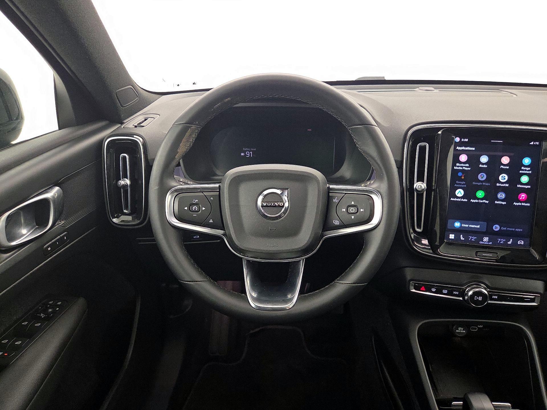 Thumbnail: 2023 Volvo XC40 - 10