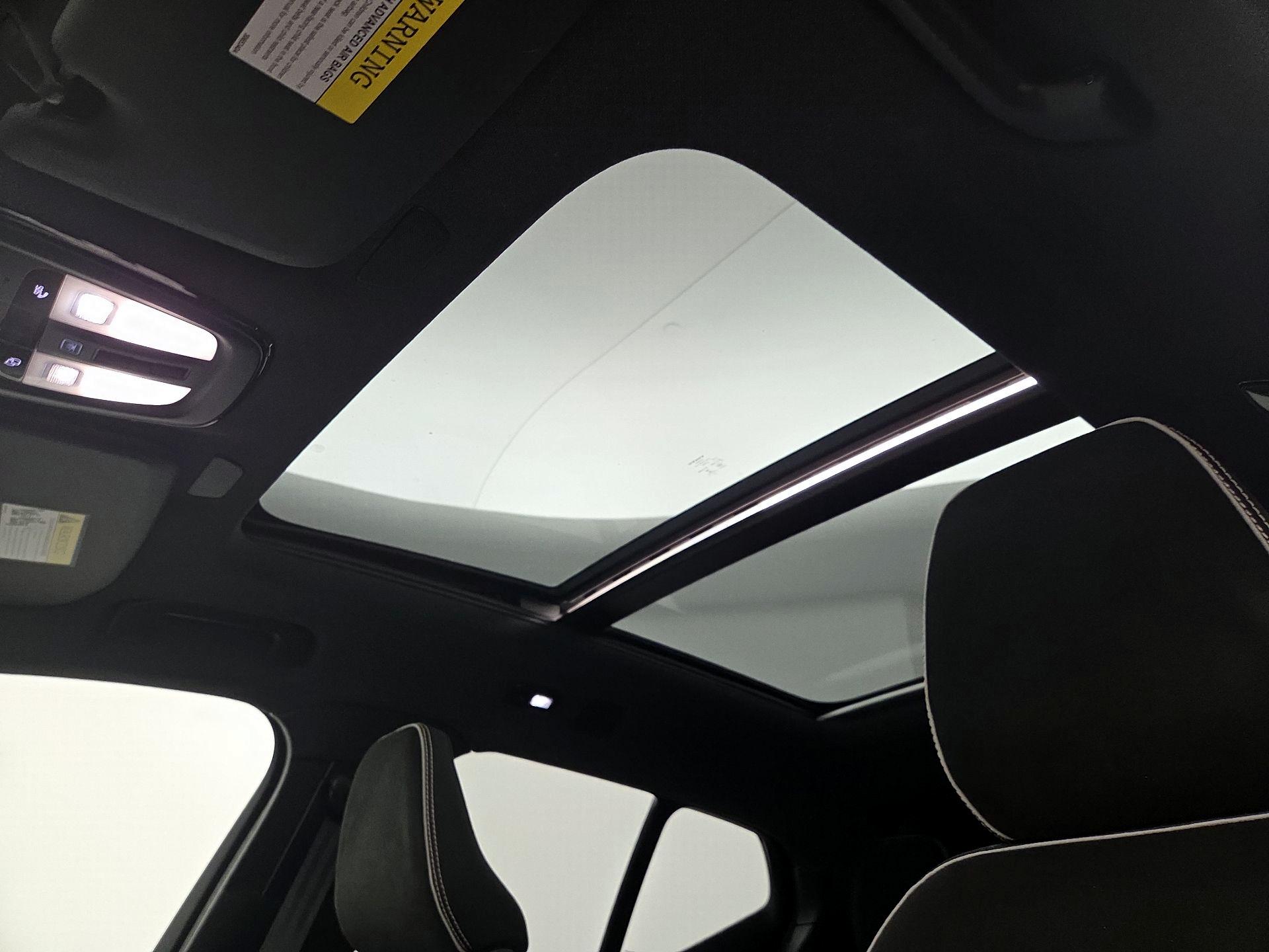 Thumbnail: 2023 Volvo XC40 - 19
