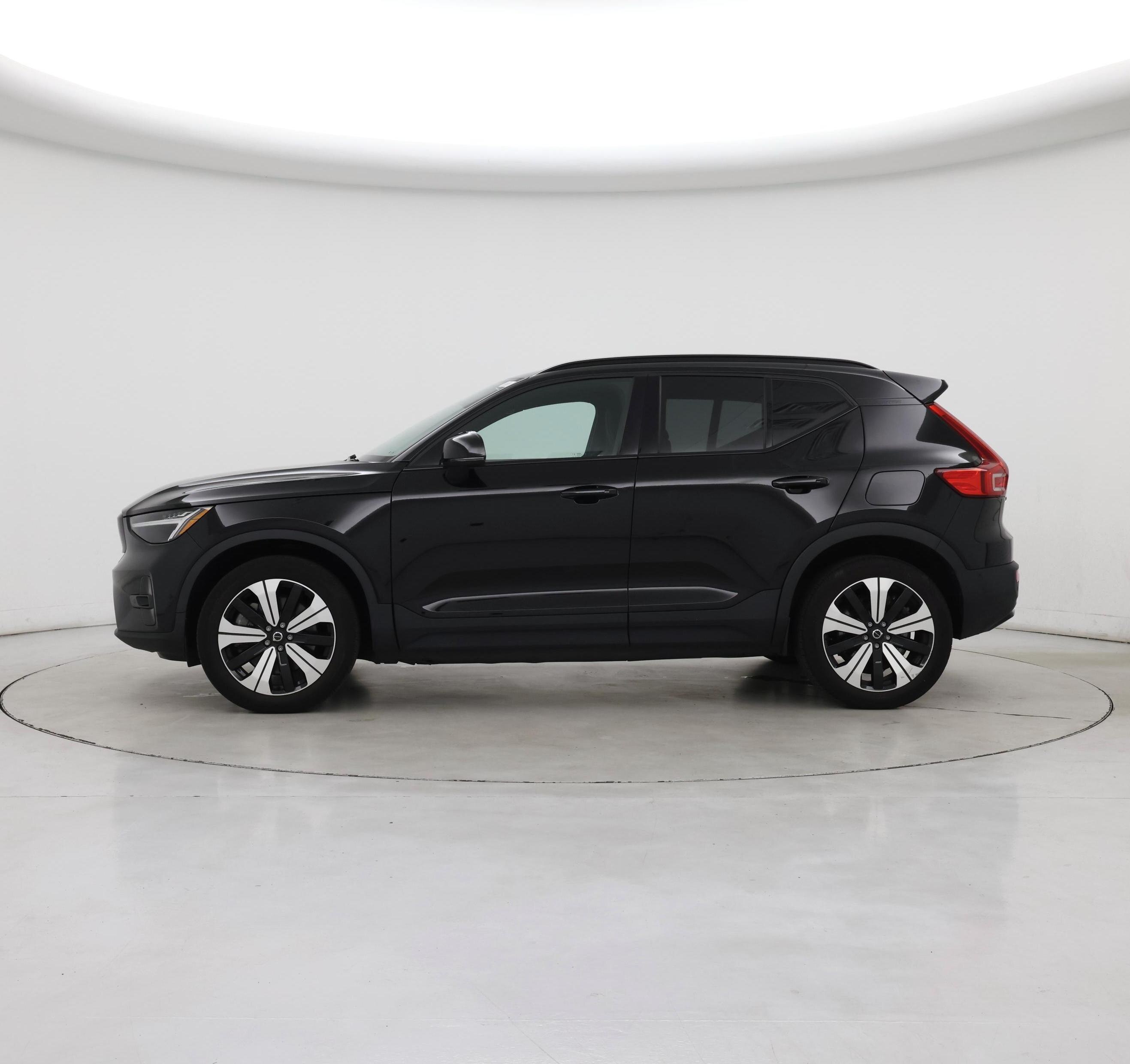 Thumbnail: 2023 Volvo XC40 - 3
