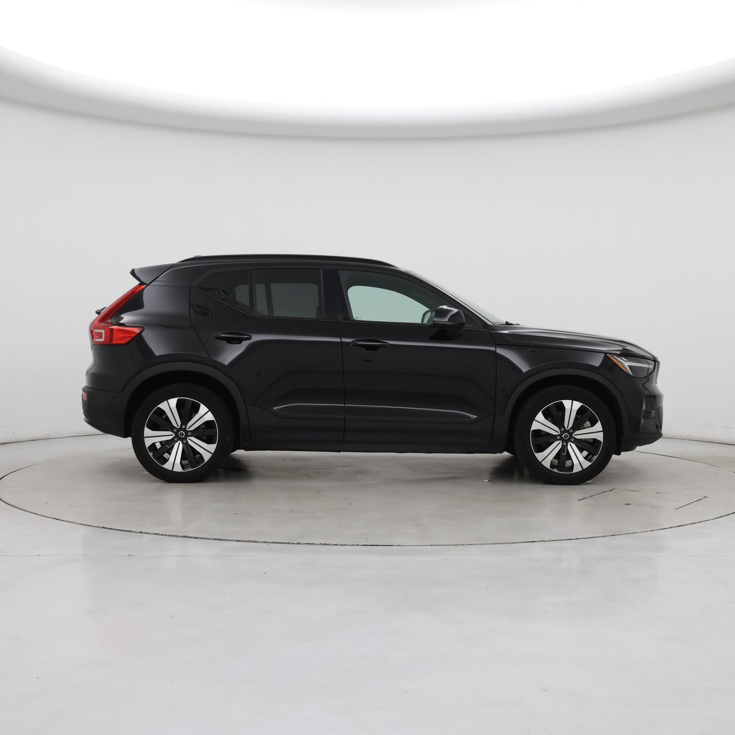 Thumbnail: 2023 Volvo XC40 - 7