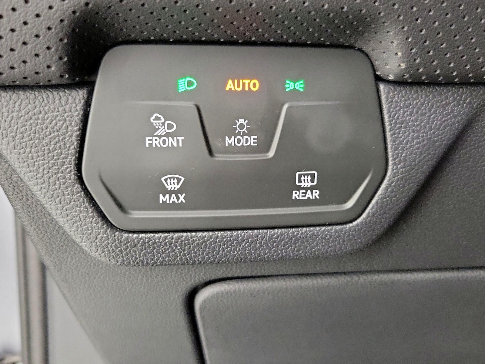 2024 Volkswagen Atlas Cross Sport SE - Photo 14