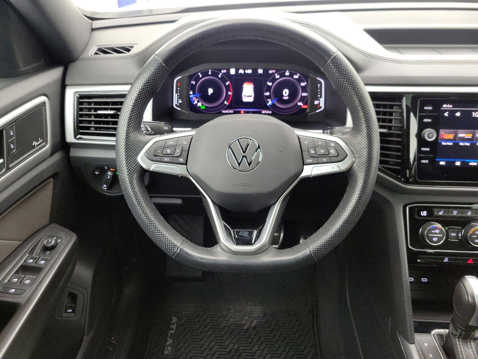 2023 Volkswagen Atlas Cross Sport SEL Premium R-Line - Photo 11