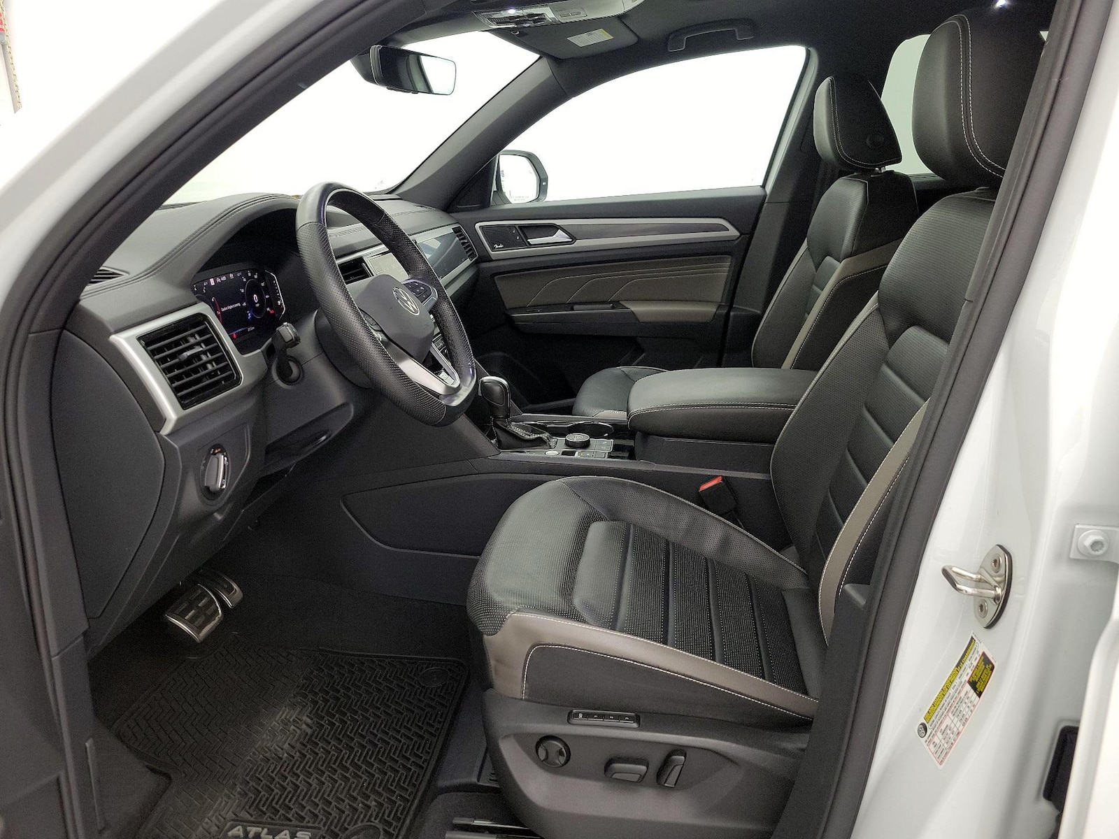 2023 Volkswagen Atlas Cross Sport SEL Premium R-Line - Photo 12