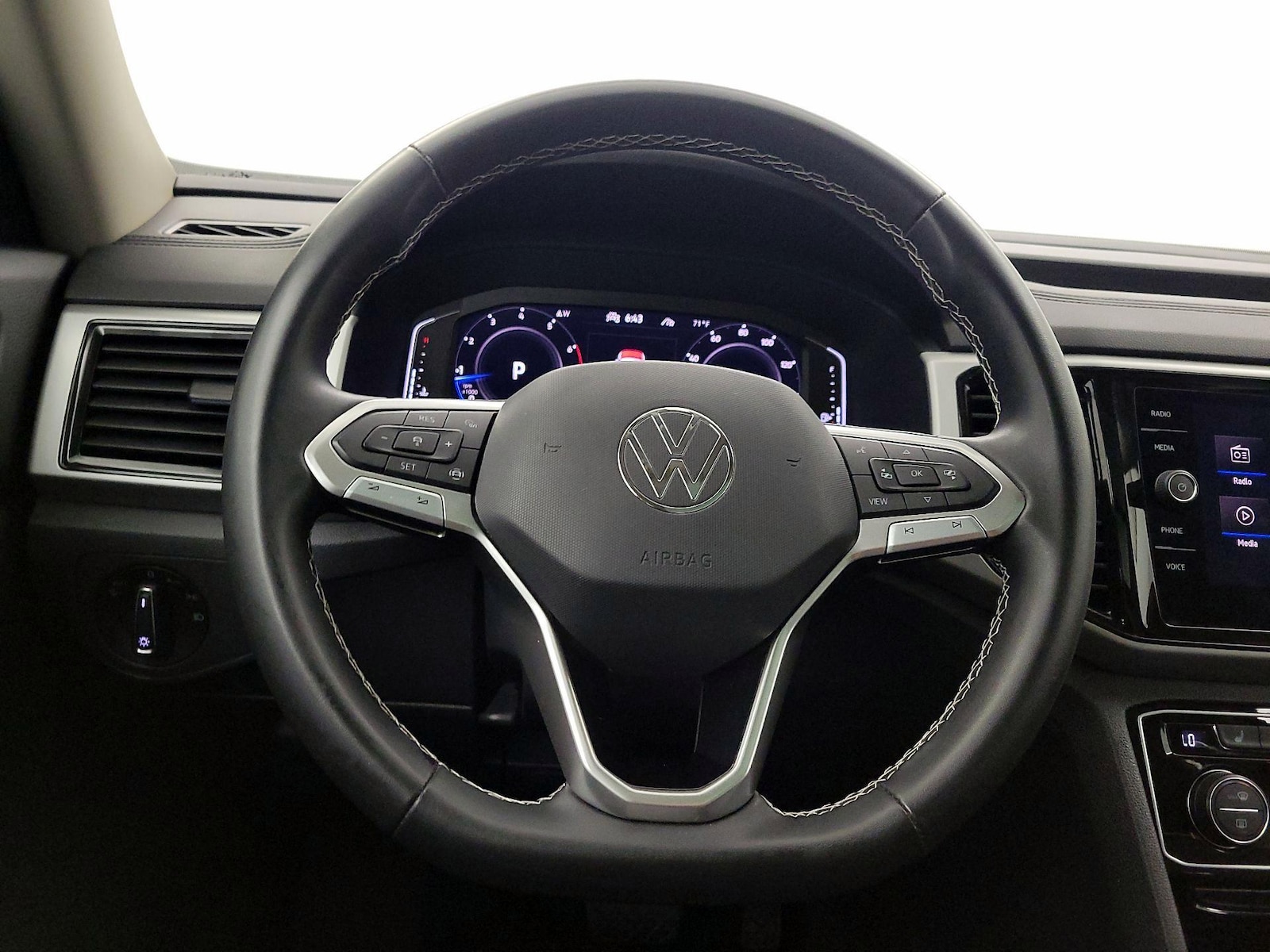 2023 Volkswagen Atlas SE w/Tech - Photo 11