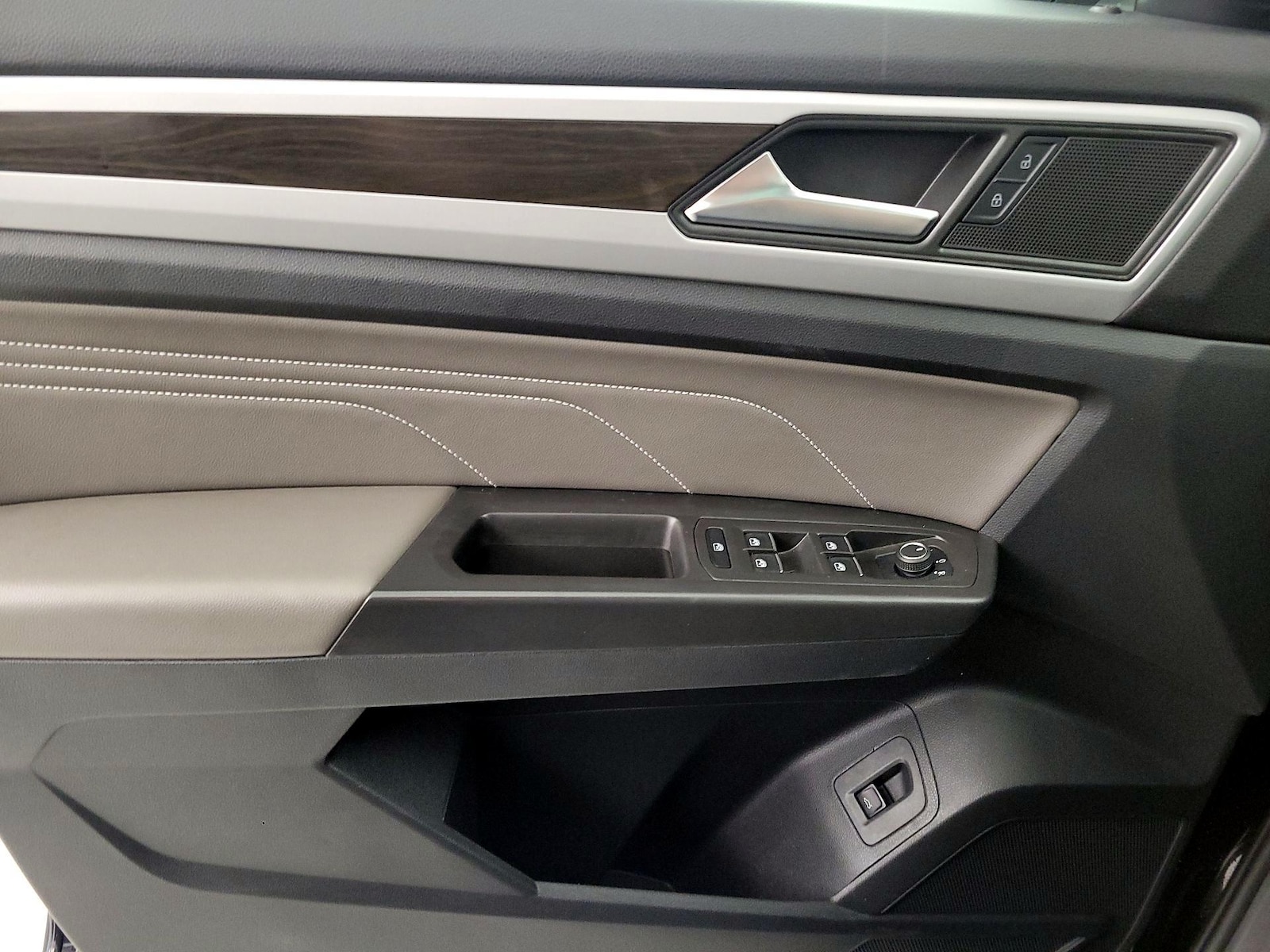 2023 Volkswagen Atlas SE w/Tech - Photo 13