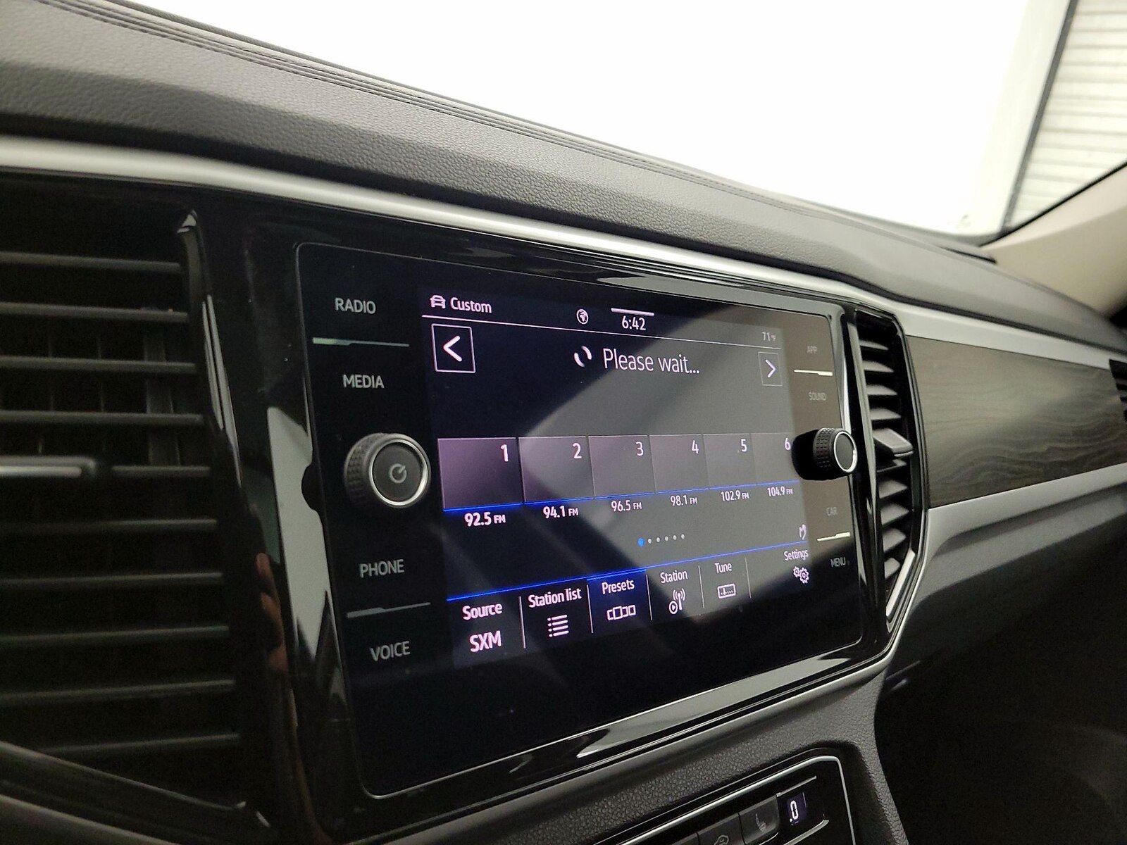 2023 Volkswagen Atlas SE w/Tech - Photo 16