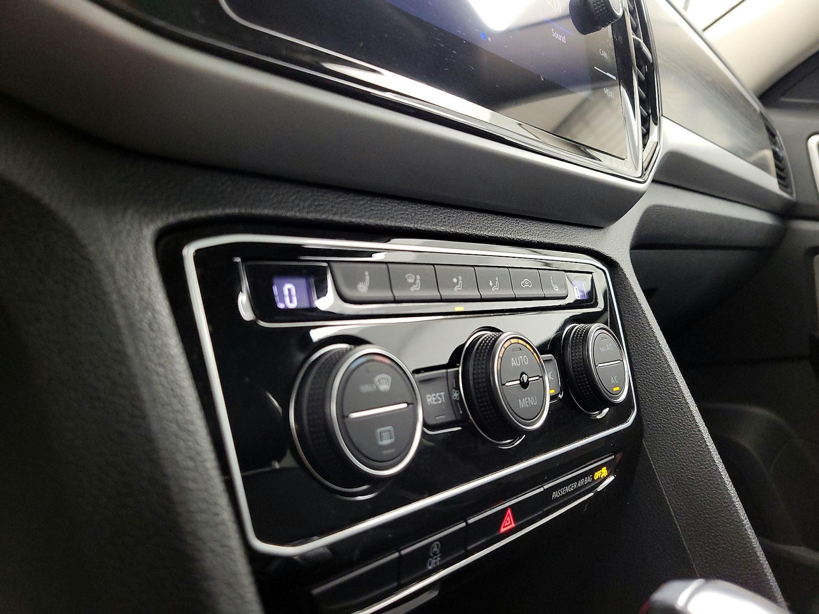2023 Volkswagen Atlas SE w/Tech - Photo 17