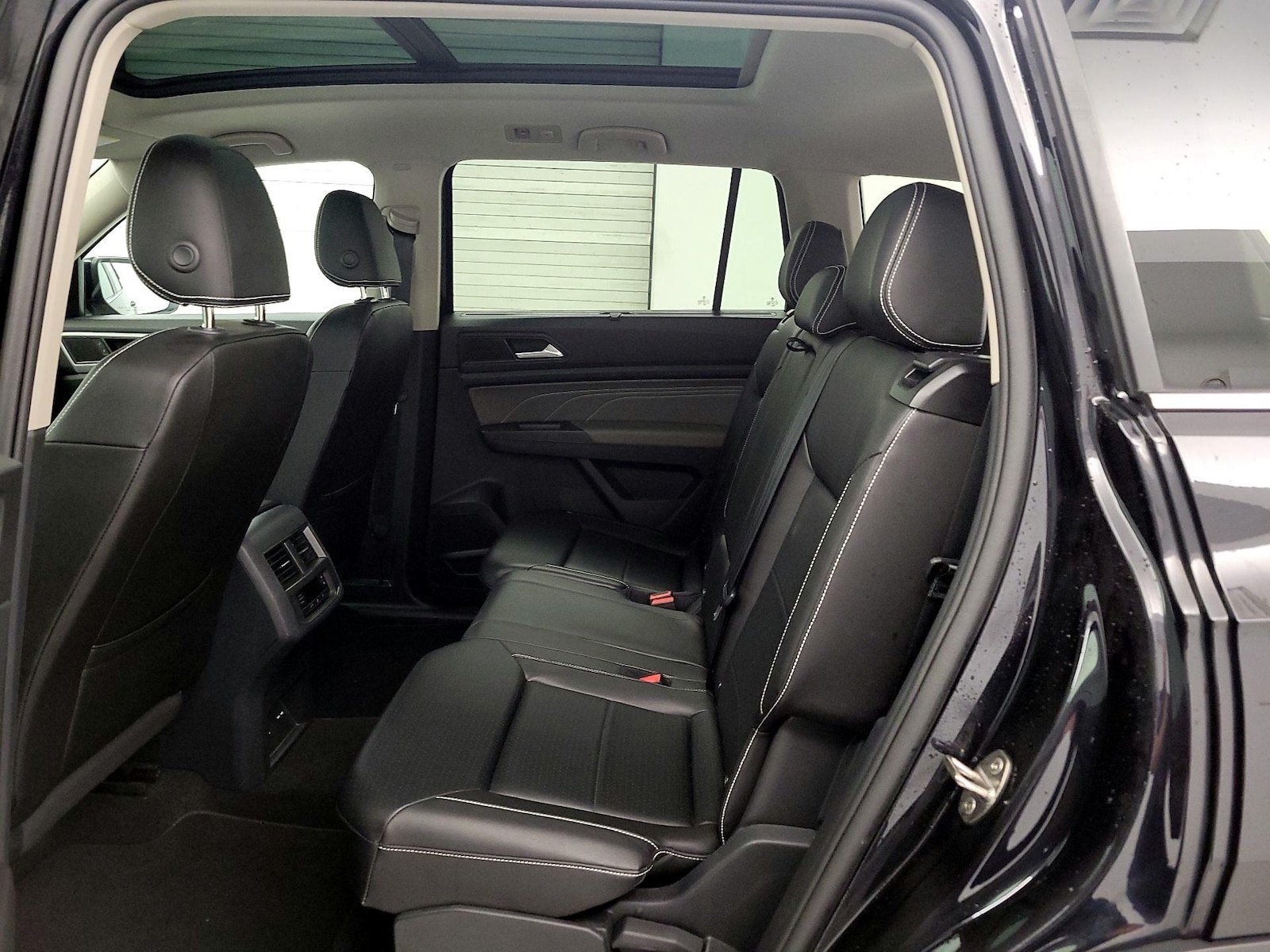 2023 Volkswagen Atlas SE w/Tech - Photo 21