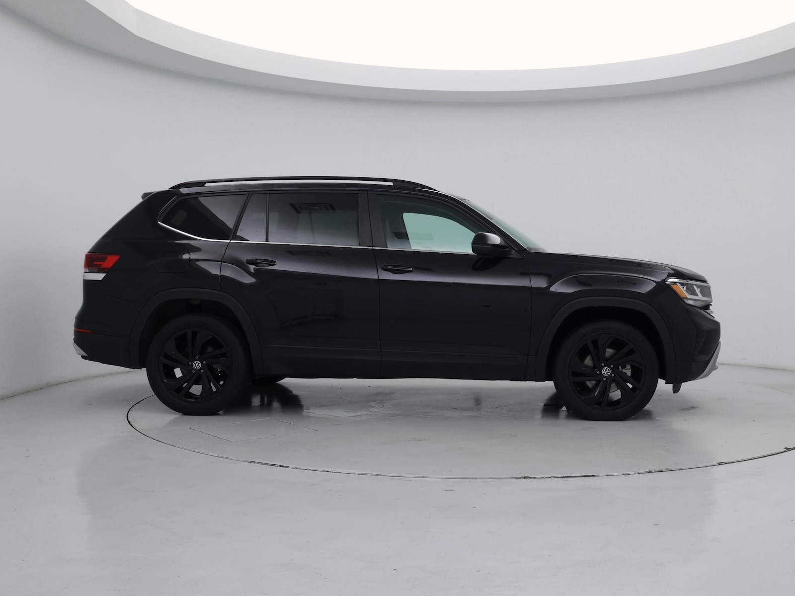 2023 Volkswagen Atlas SE w/Tech - Photo 8