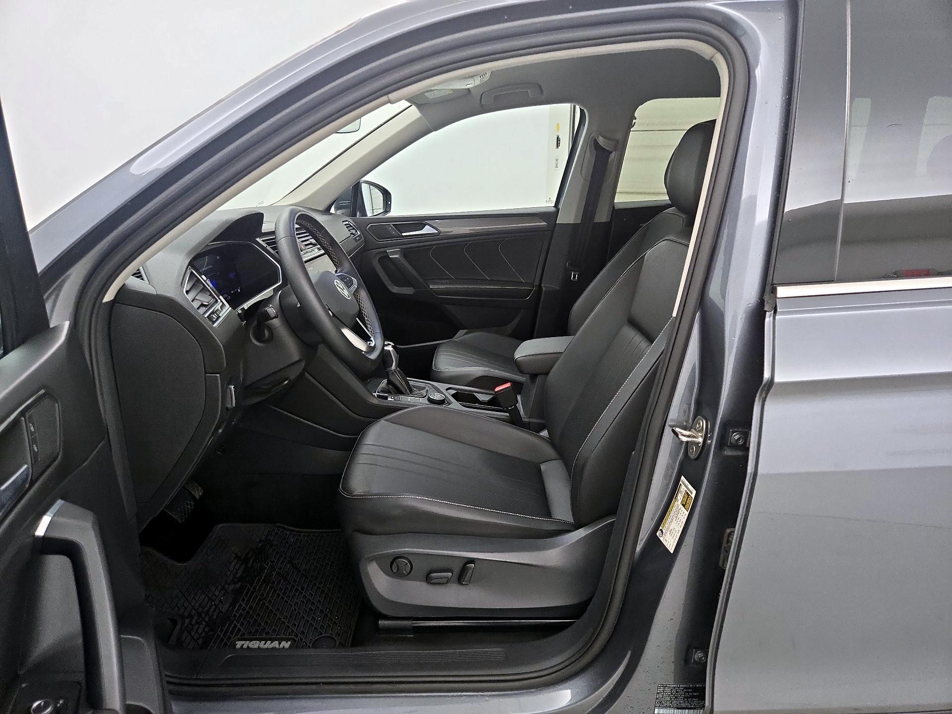 Thumbnail: 2023 Volkswagen Tiguan - 11
