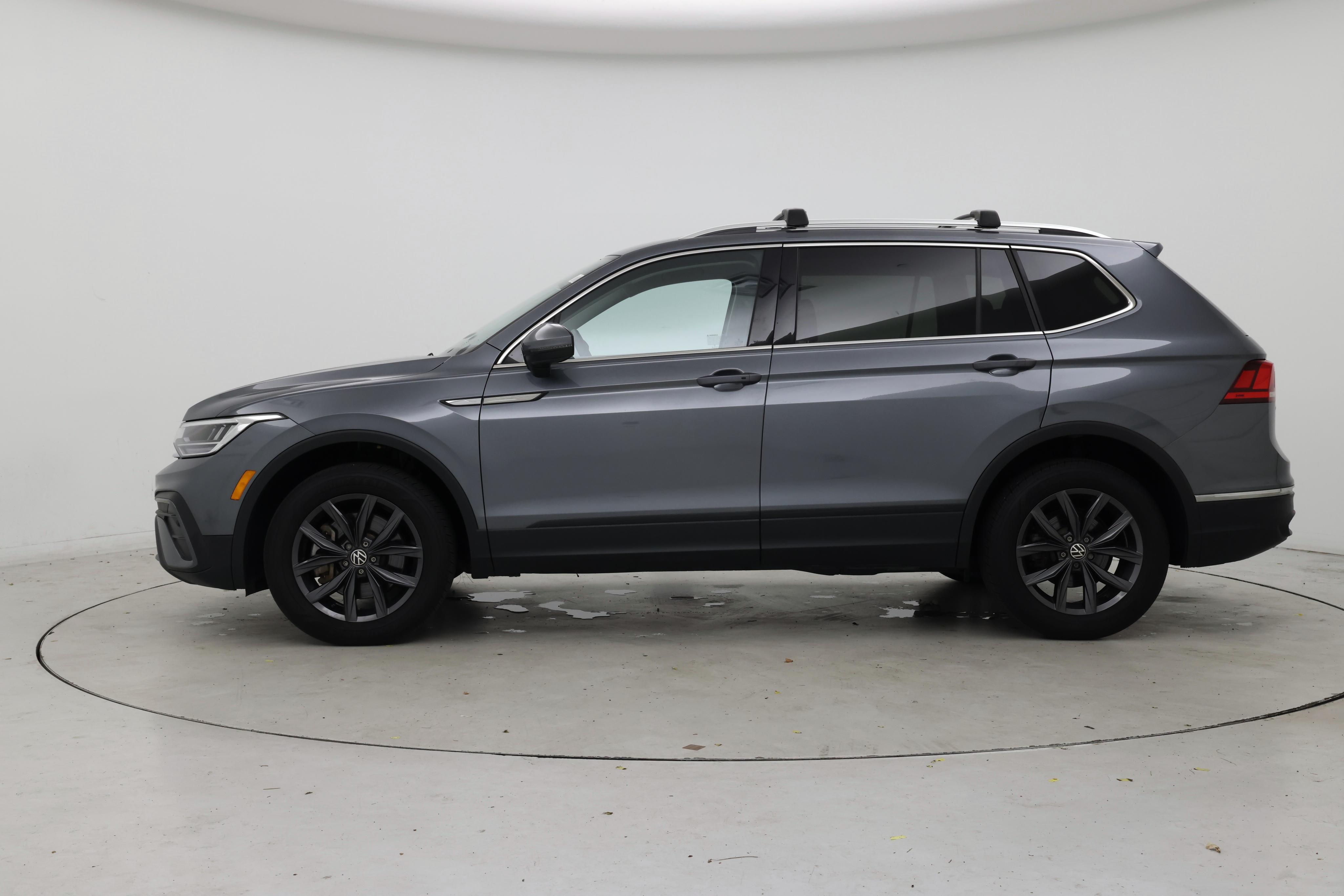 Thumbnail: 2023 Volkswagen Tiguan - 3