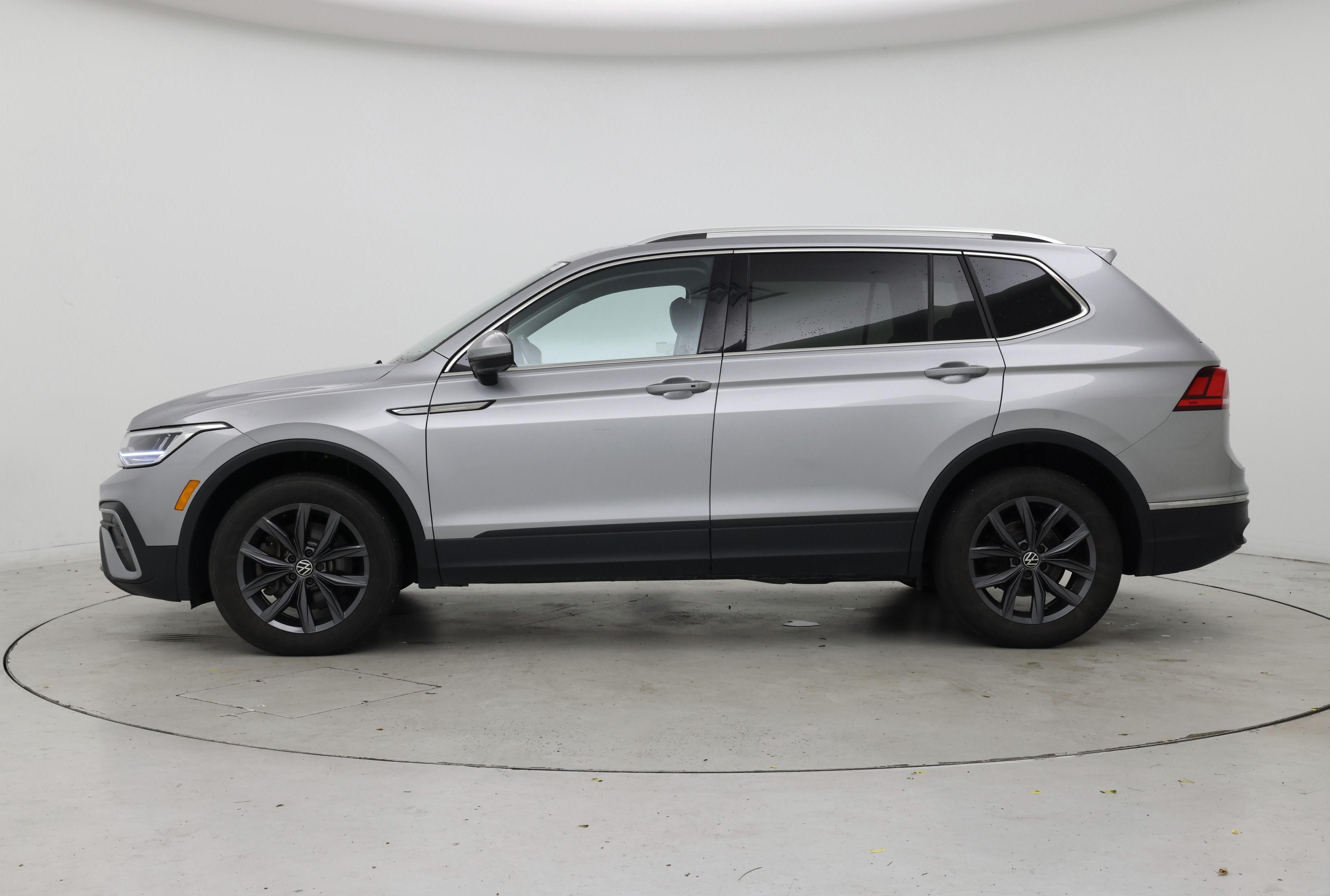 Thumbnail: 2023 Volkswagen Tiguan - 3