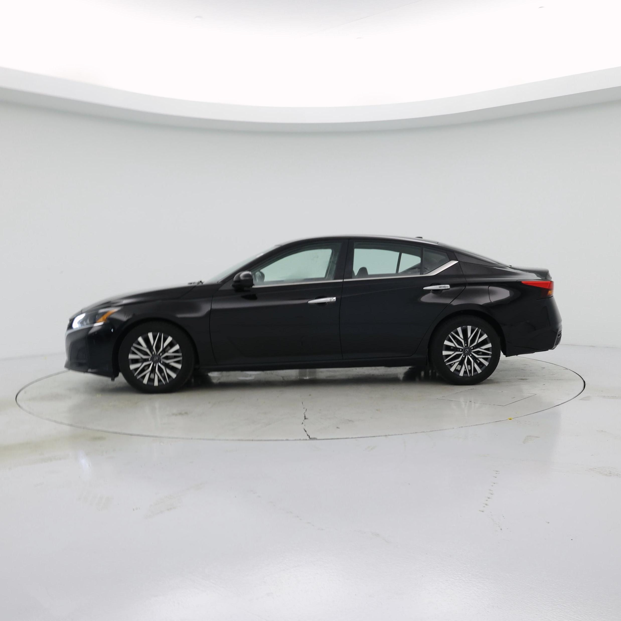 Thumbnail: 2023 Nissan Altima - 3
