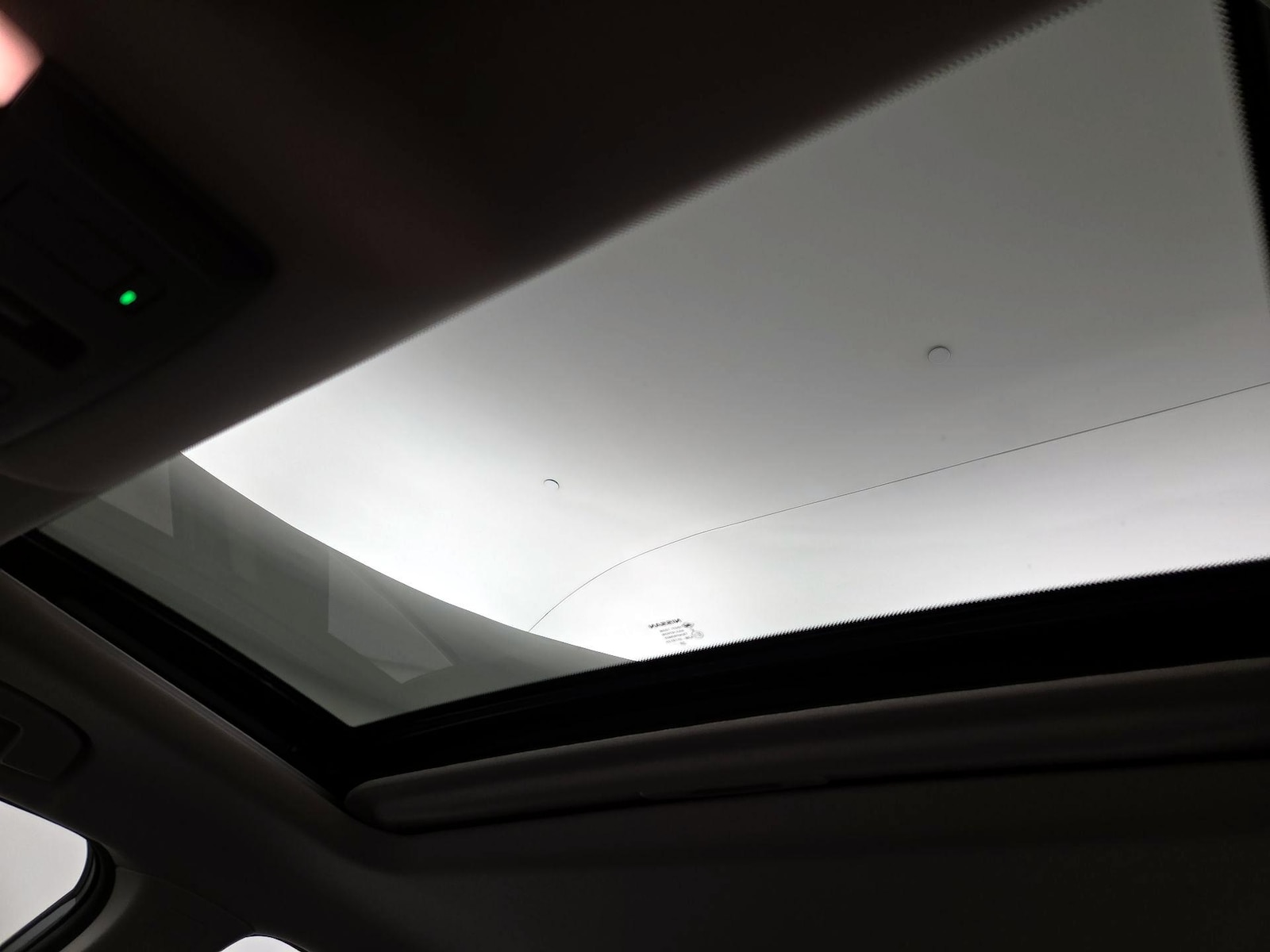 Sunroof(s) & Overhead Airbags