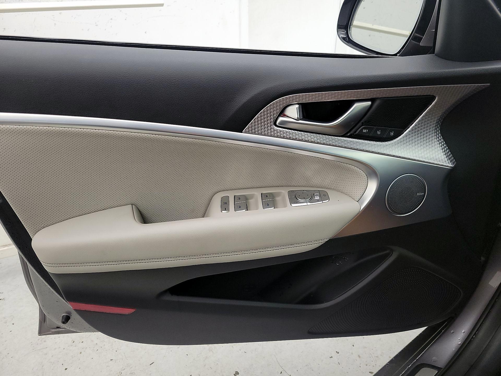 Thumbnail: 2023 Genesis G70 - 12
