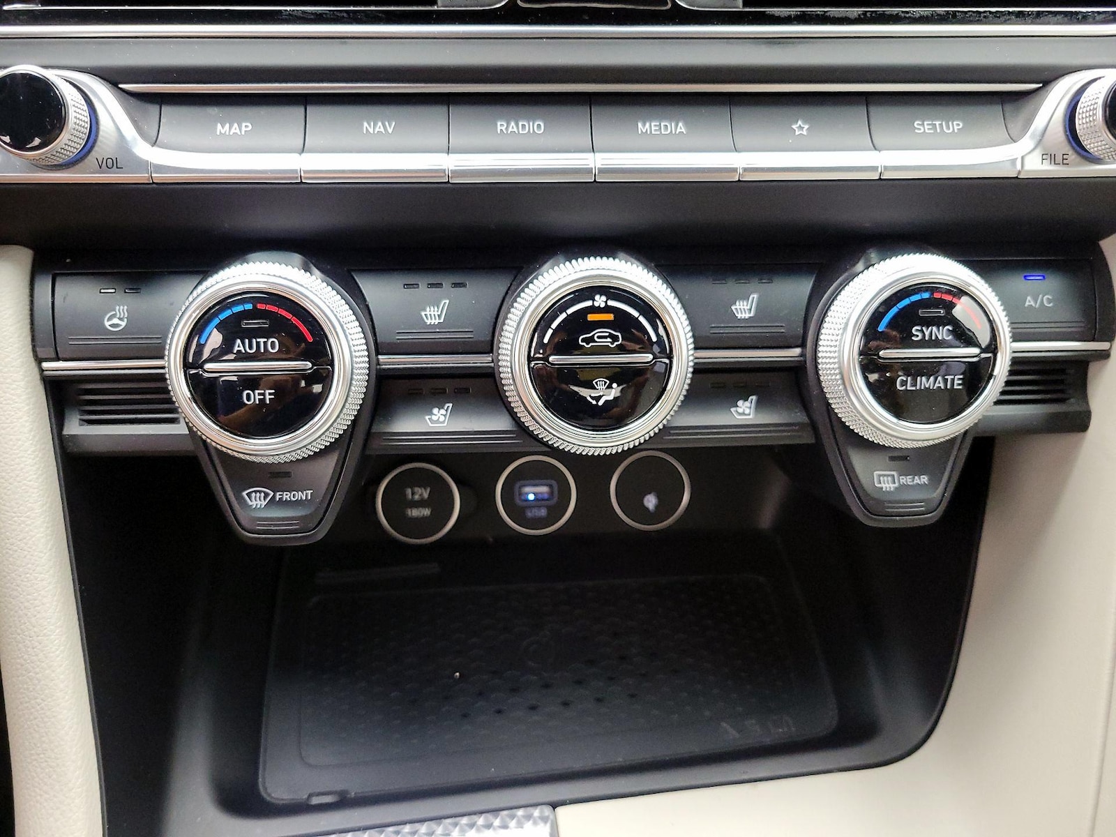 2023 GENESIS G70 Standard - Photo 18