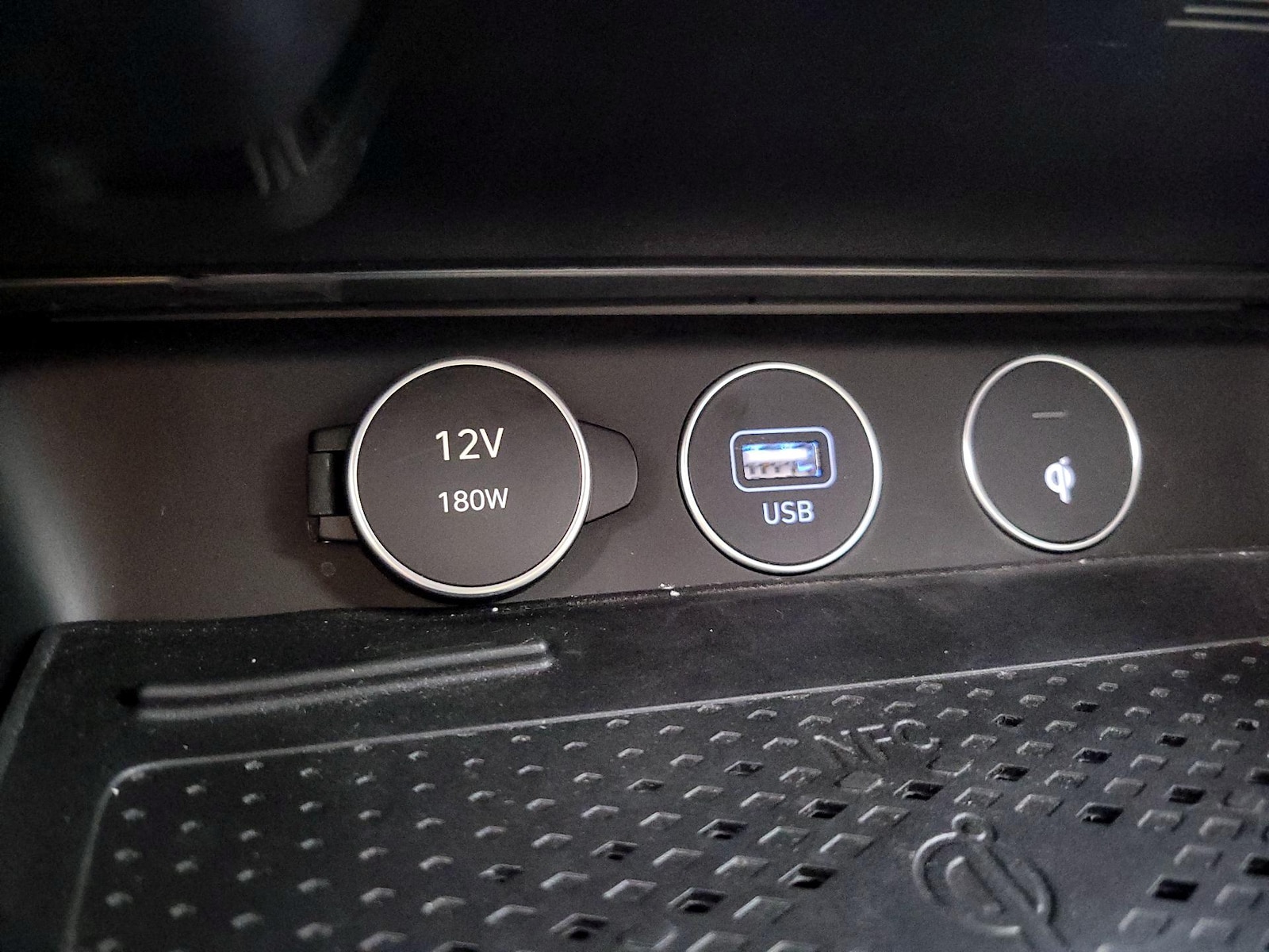 2023 GENESIS G70 Standard - Photo 20