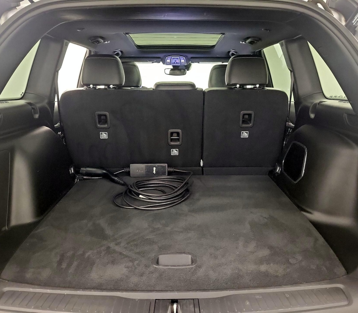 Trunk/Cargo (Seats Up)