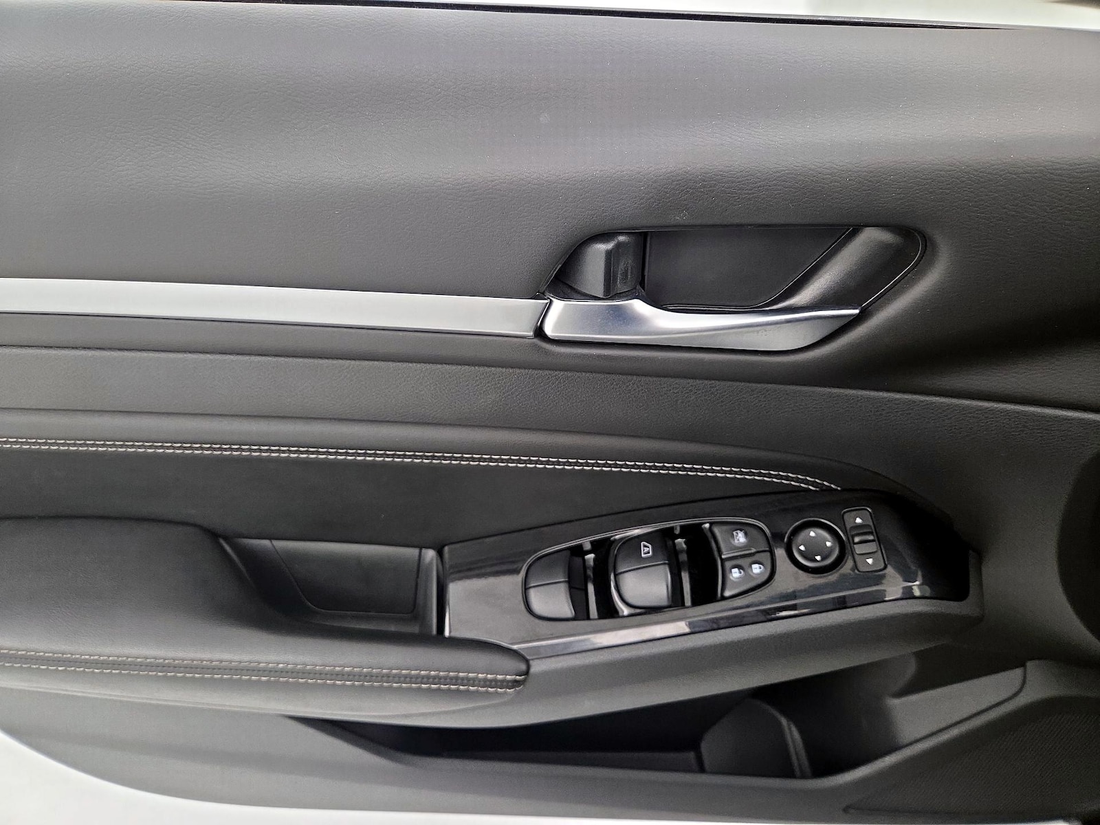 2023 Nissan Altima SV - Photo 13
