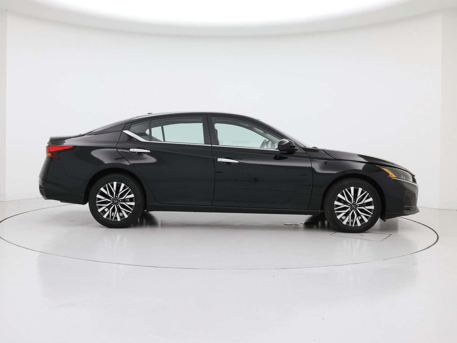 2023 Nissan Altima SV - Photo 8