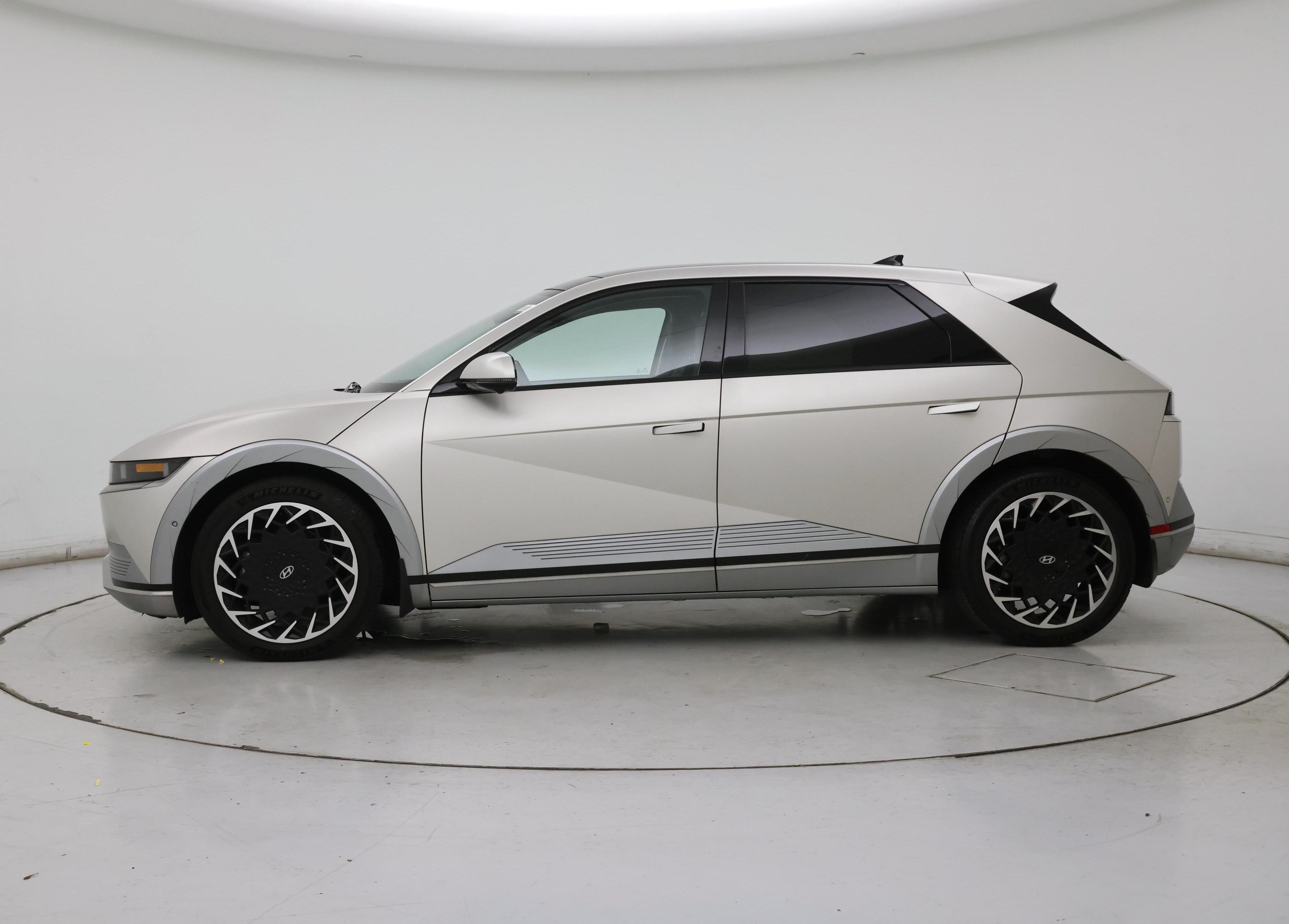 Thumbnail: 2023 Hyundai Ioniq 5 - 3