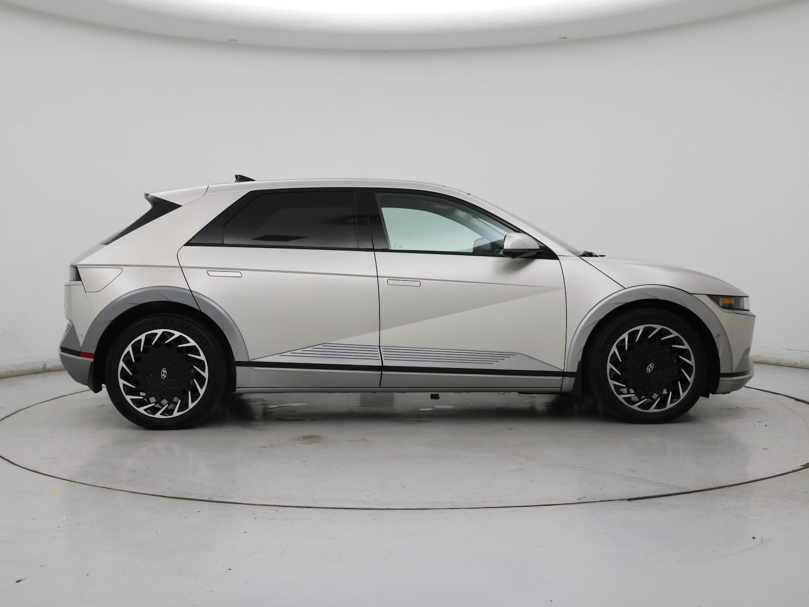 2023 Hyundai IONIQ 5 Limited - Photo 8