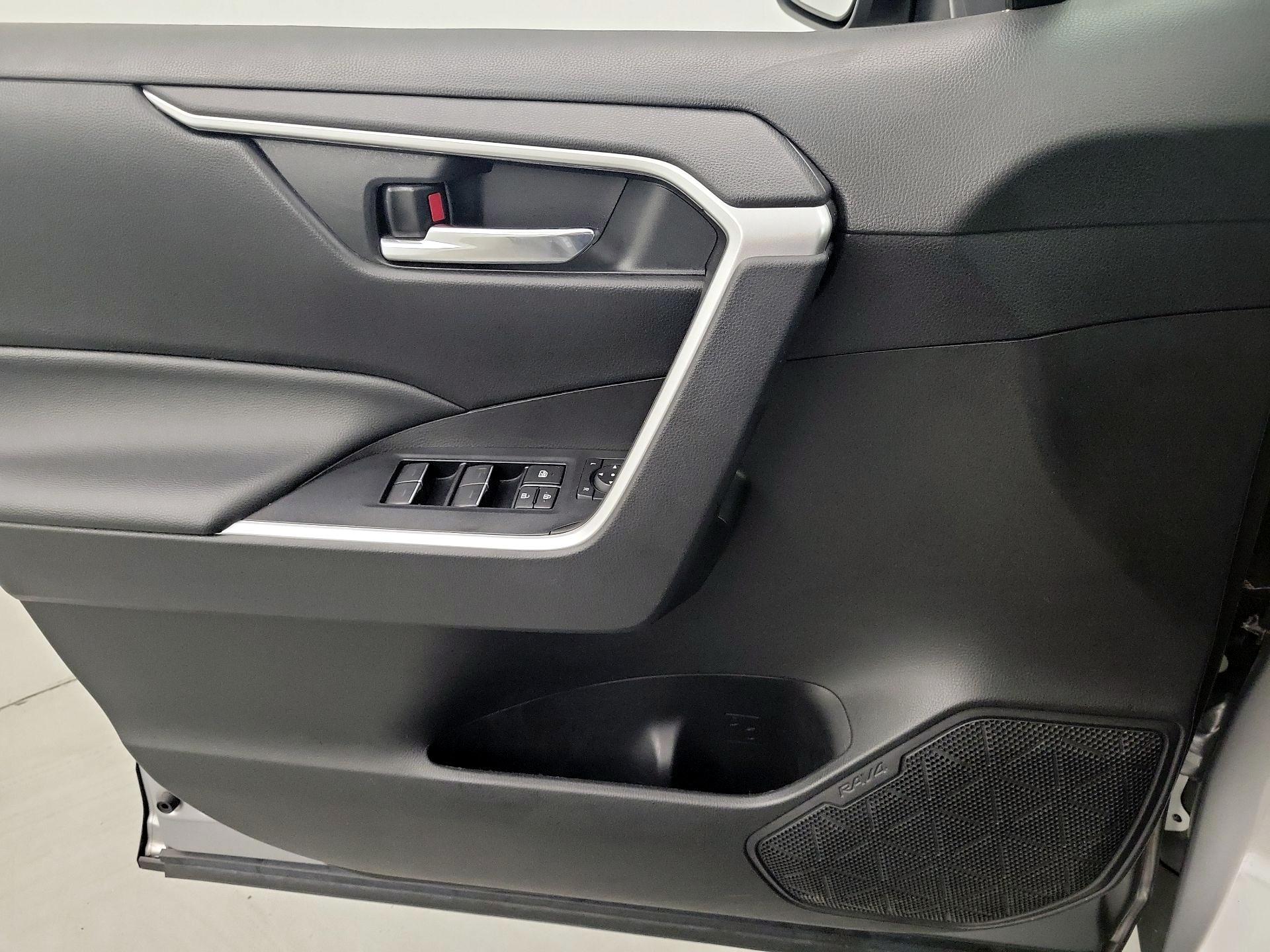 Thumbnail: 2022 Toyota RAV4 - 12