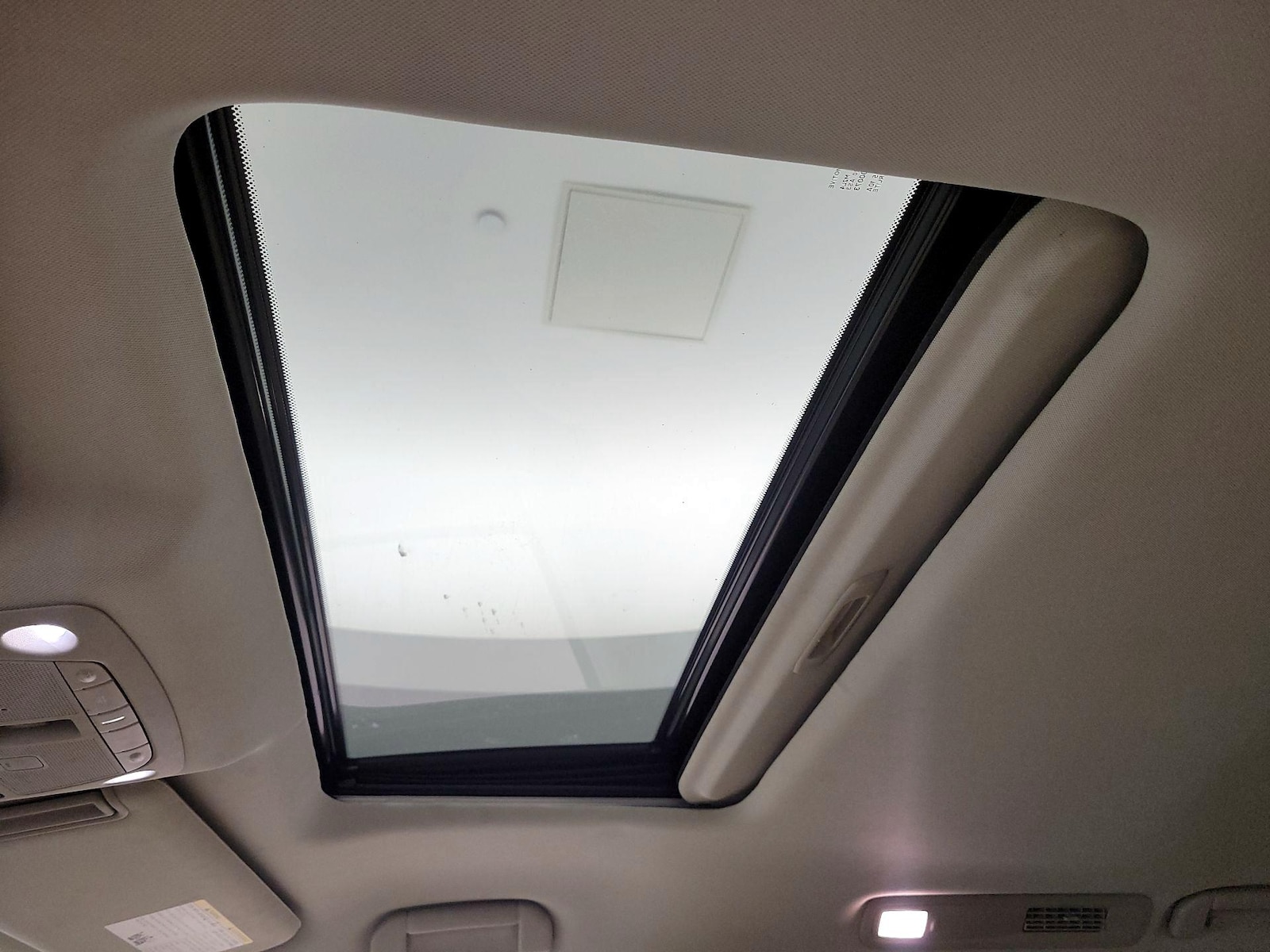 Sunroof(s) & Overhead Airbags
