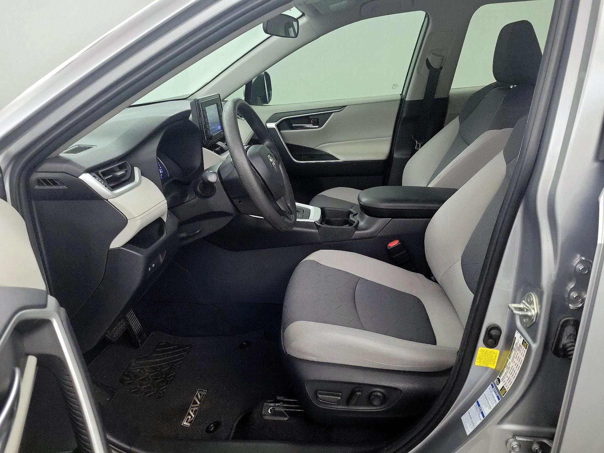 Thumbnail: 2020 Toyota RAV4 - 11