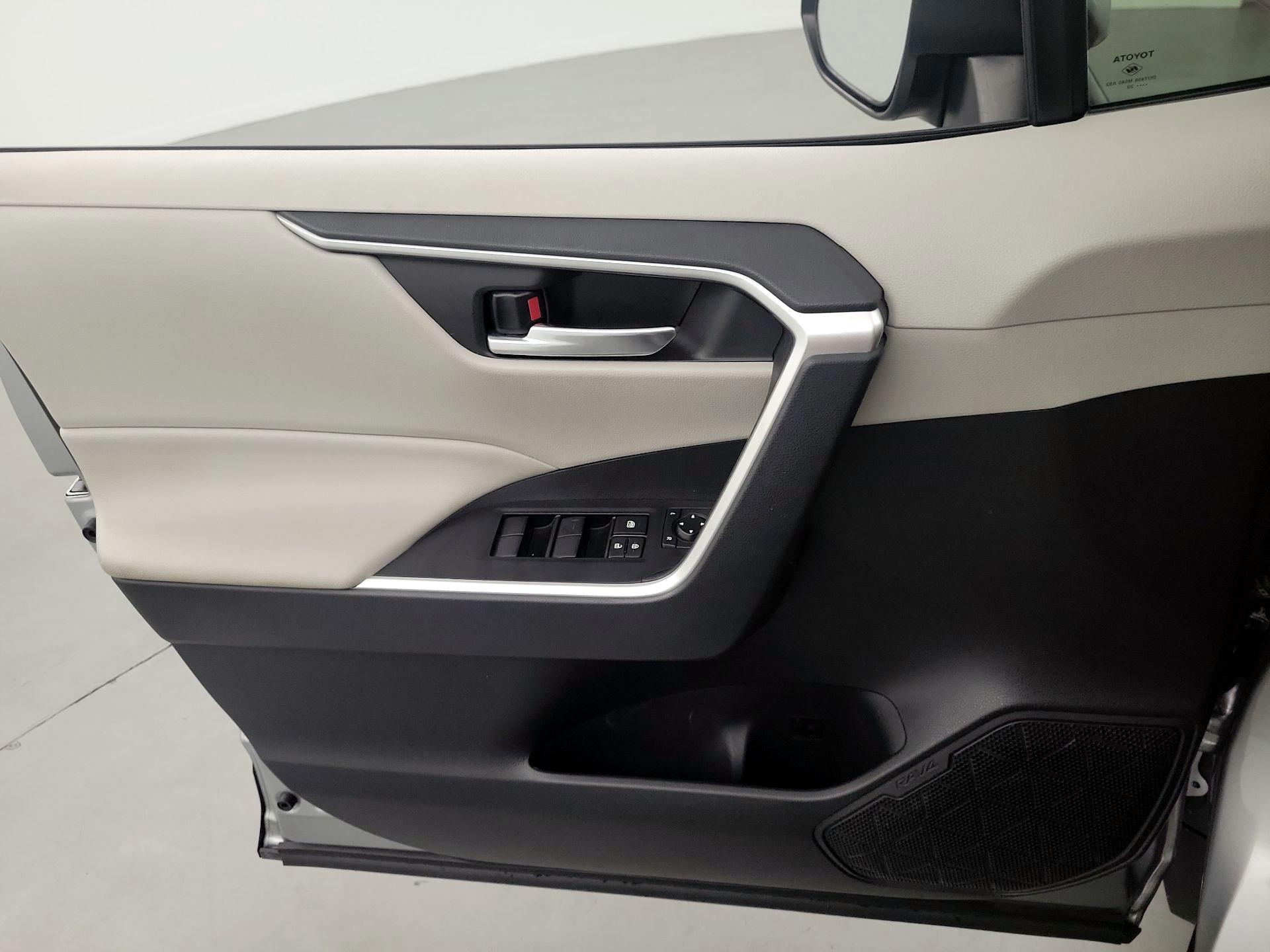 Thumbnail: 2020 Toyota RAV4 - 12