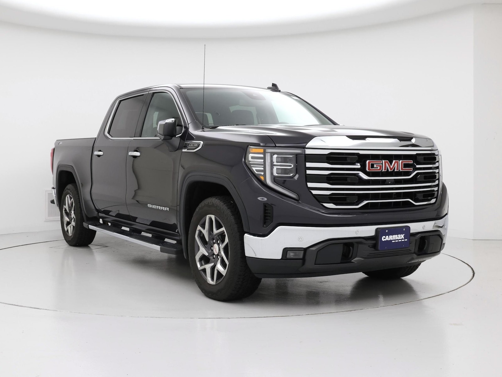 2023 GMC Sierra 1500 SLT - Photo 2