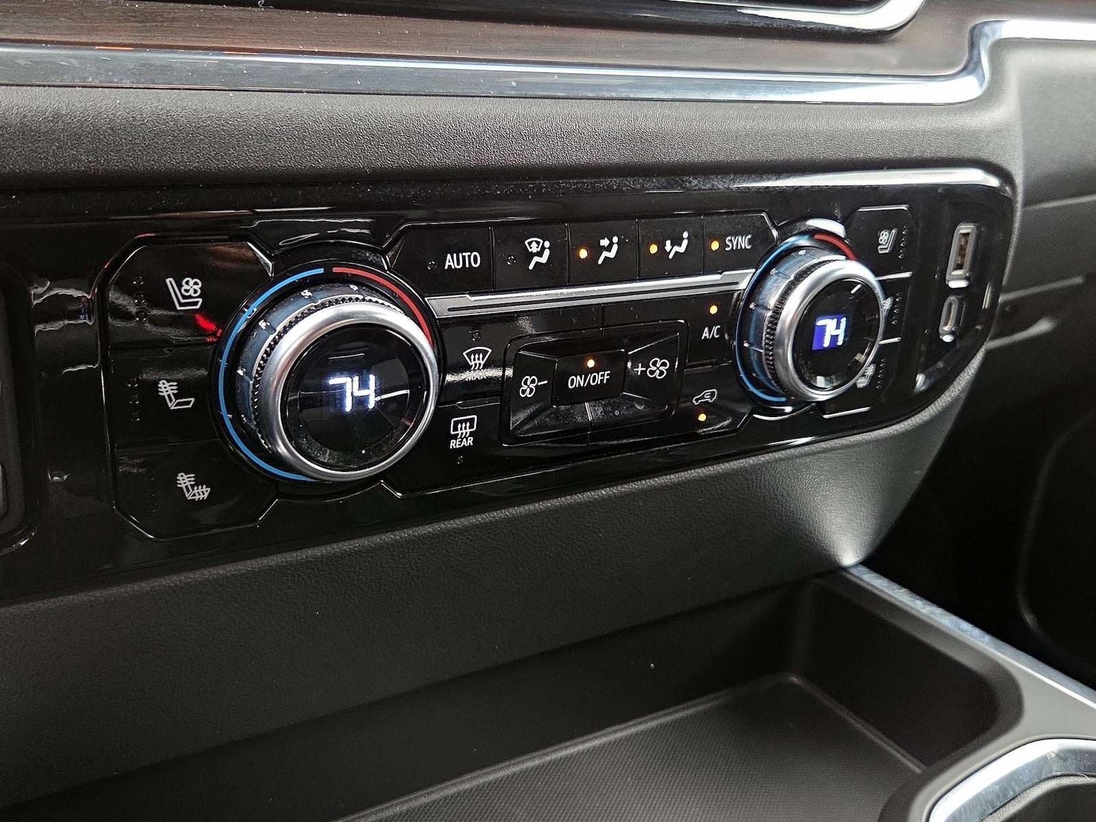 2023 GMC Sierra 1500 SLT - Photo 17