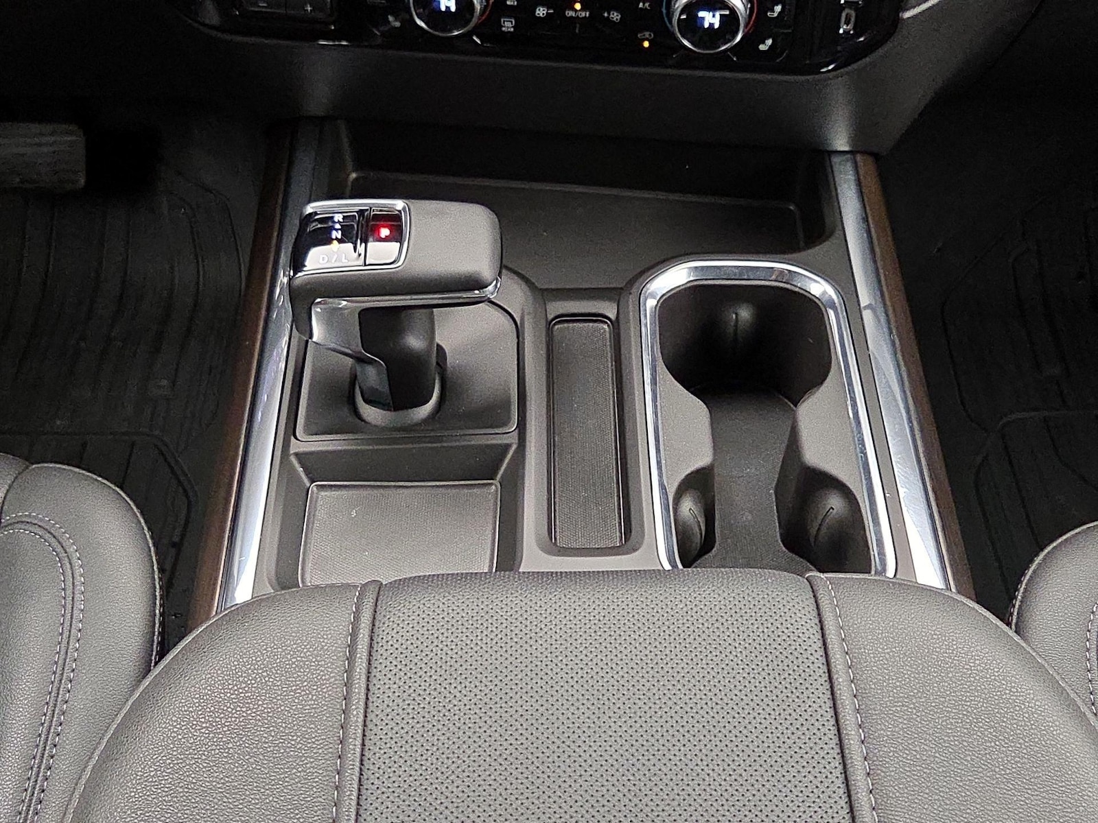 2023 GMC Sierra 1500 SLT - Photo 18