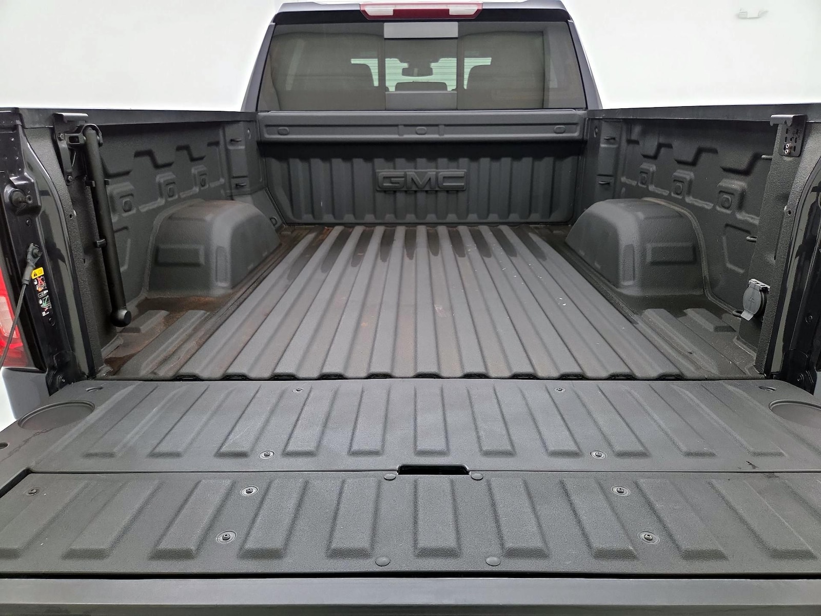 2023 GMC Sierra 1500 SLT - Photo 21