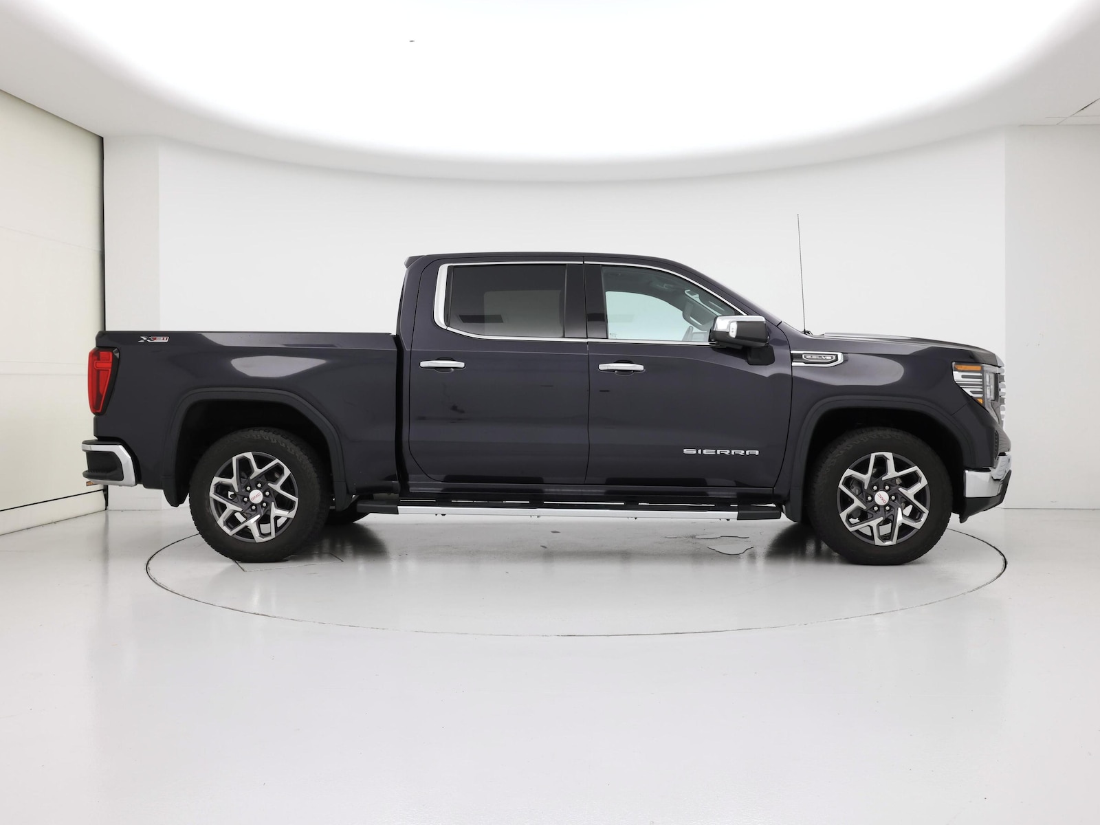2023 GMC Sierra 1500 SLT - Photo 8