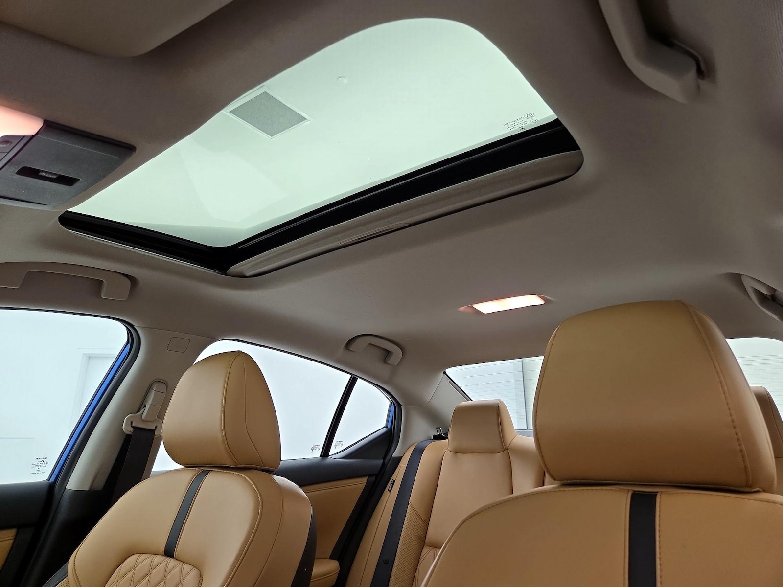Sunroof(s) & Overhead Airbags