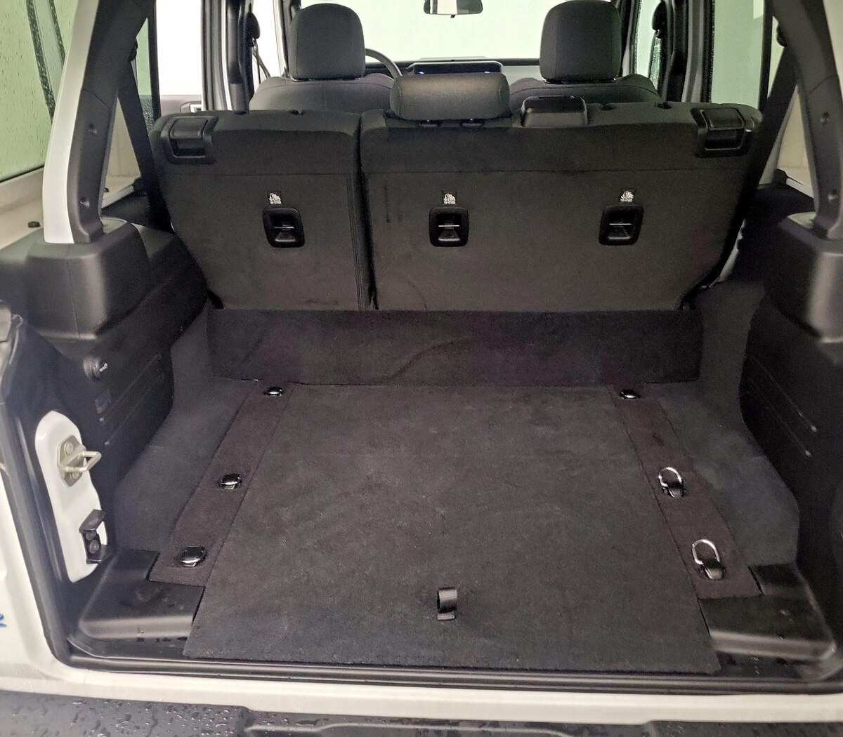 Trunk/Cargo (Seats Up)