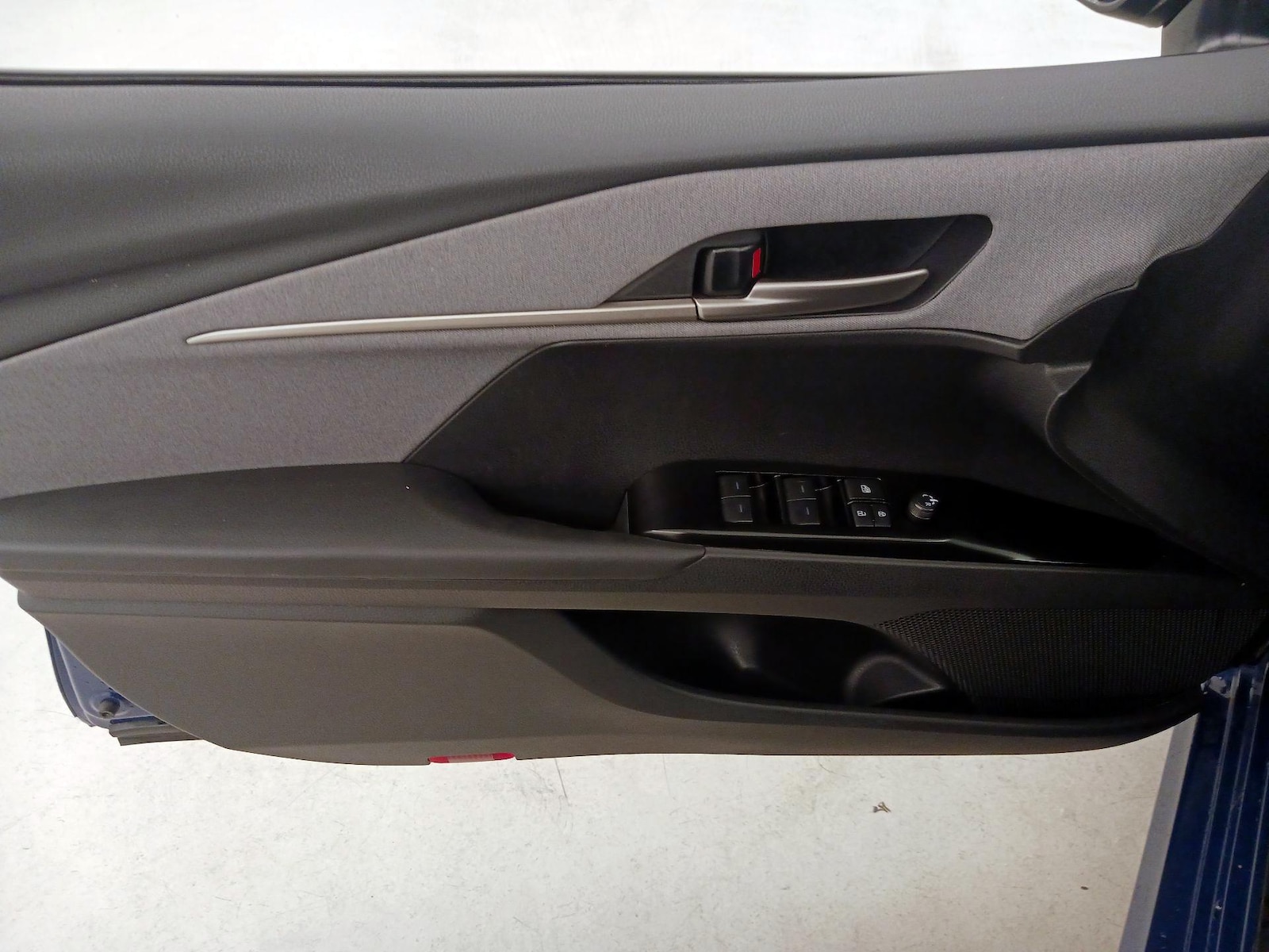 2026 Toyota Camry LE - Photo 13