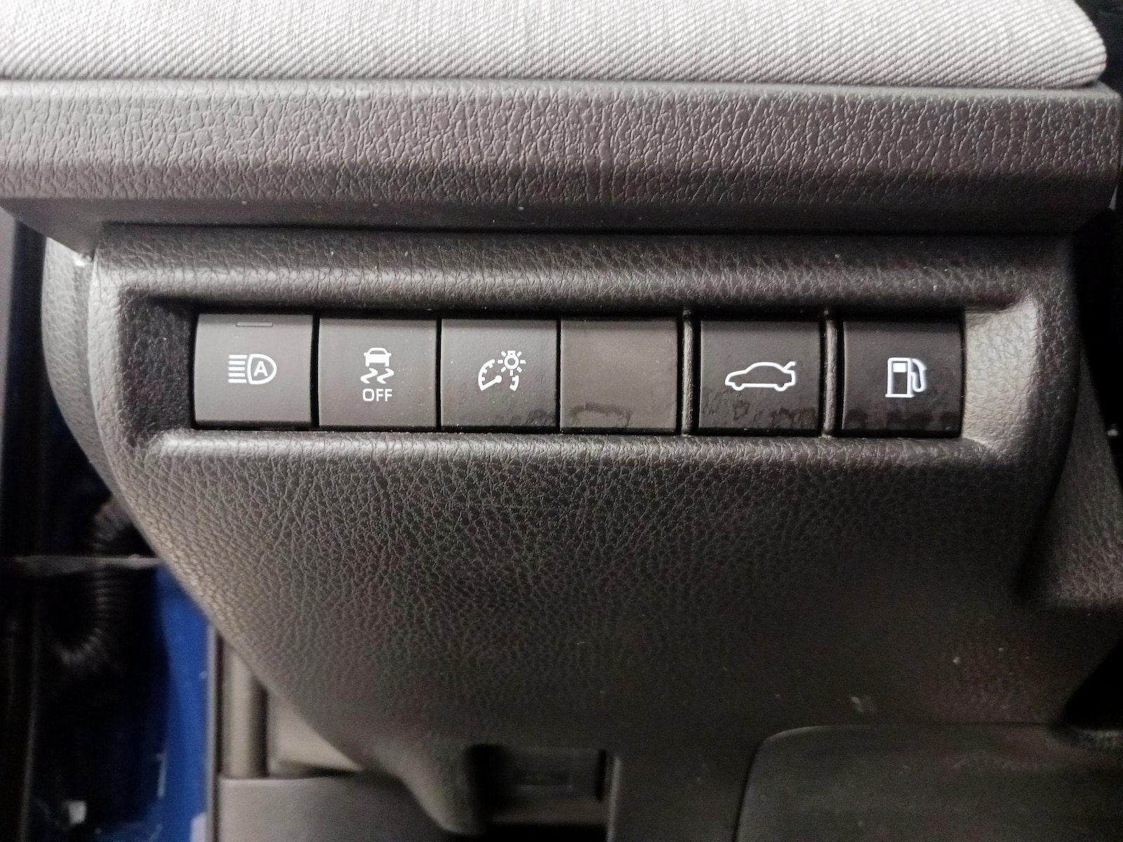 2026 Toyota Camry LE - Photo 14