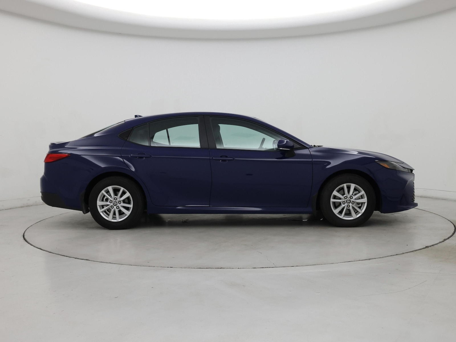 2026 Toyota Camry LE - Photo 8