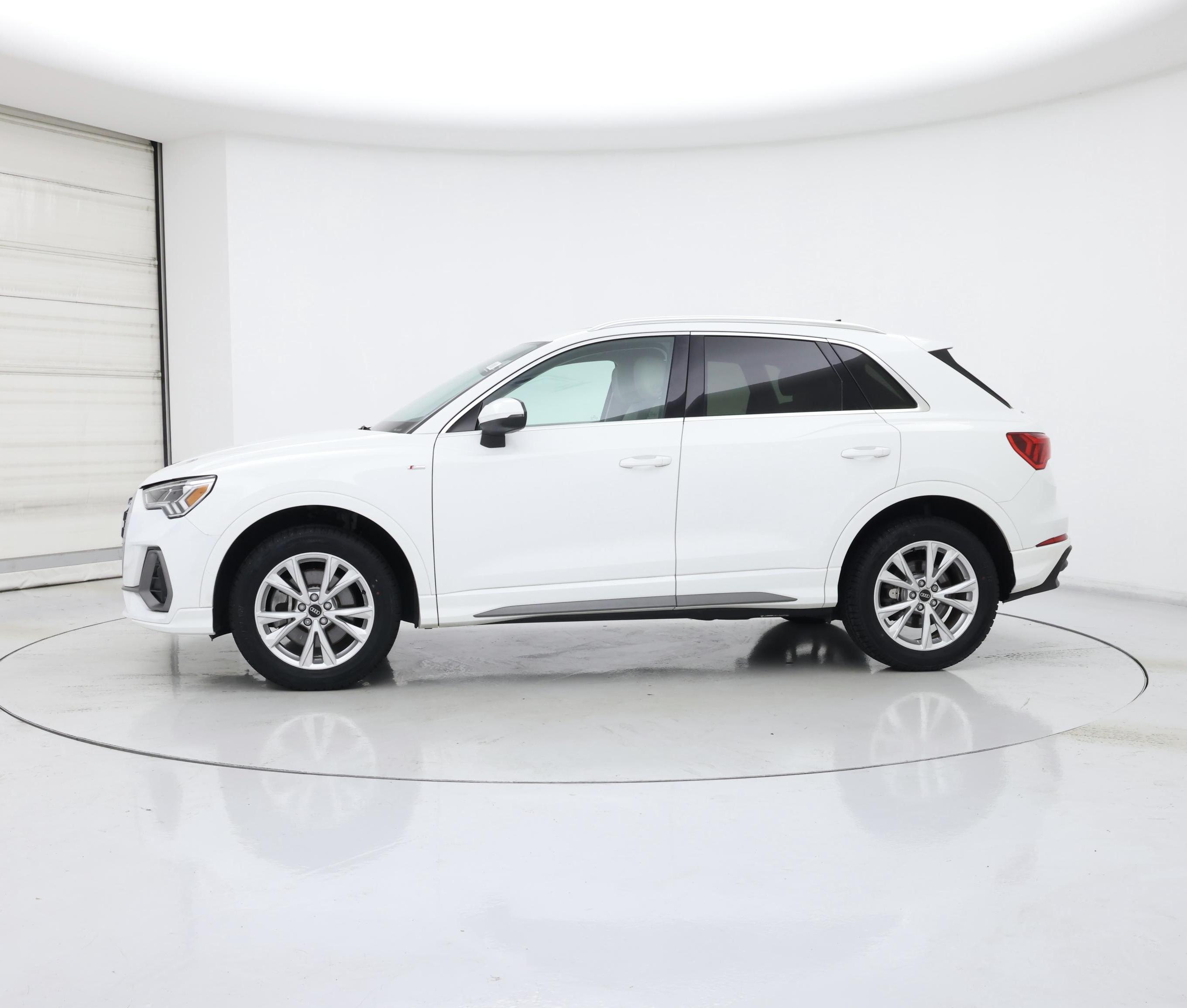 Thumbnail: 2023 Audi Q3 - 3