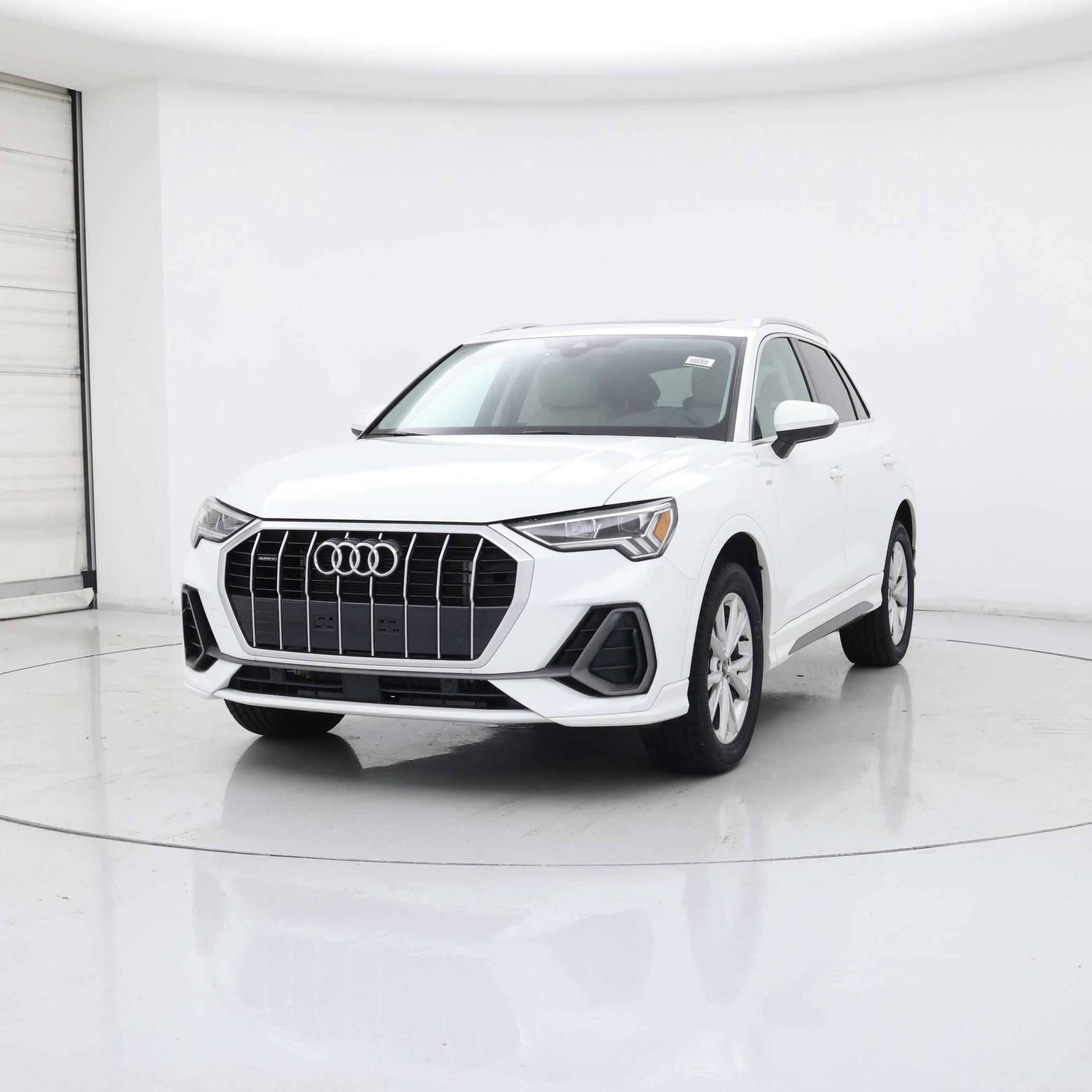 Thumbnail: 2023 Audi Q3 - 4