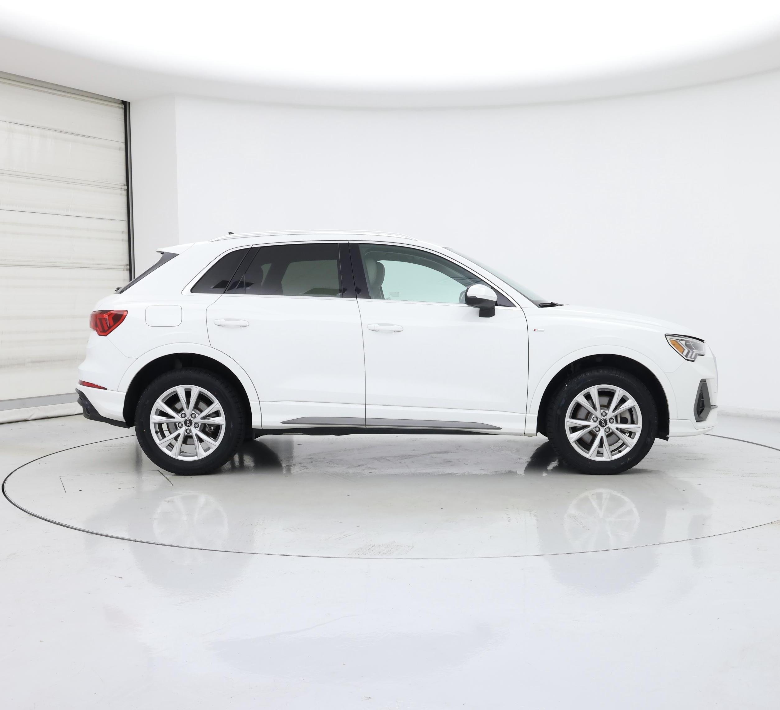 Thumbnail: 2023 Audi Q3 - 7
