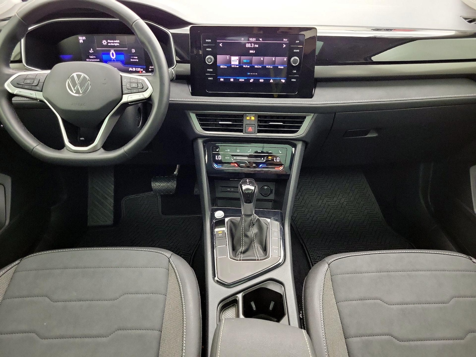 2025 Volkswagen Taos SE Black - Photo 10